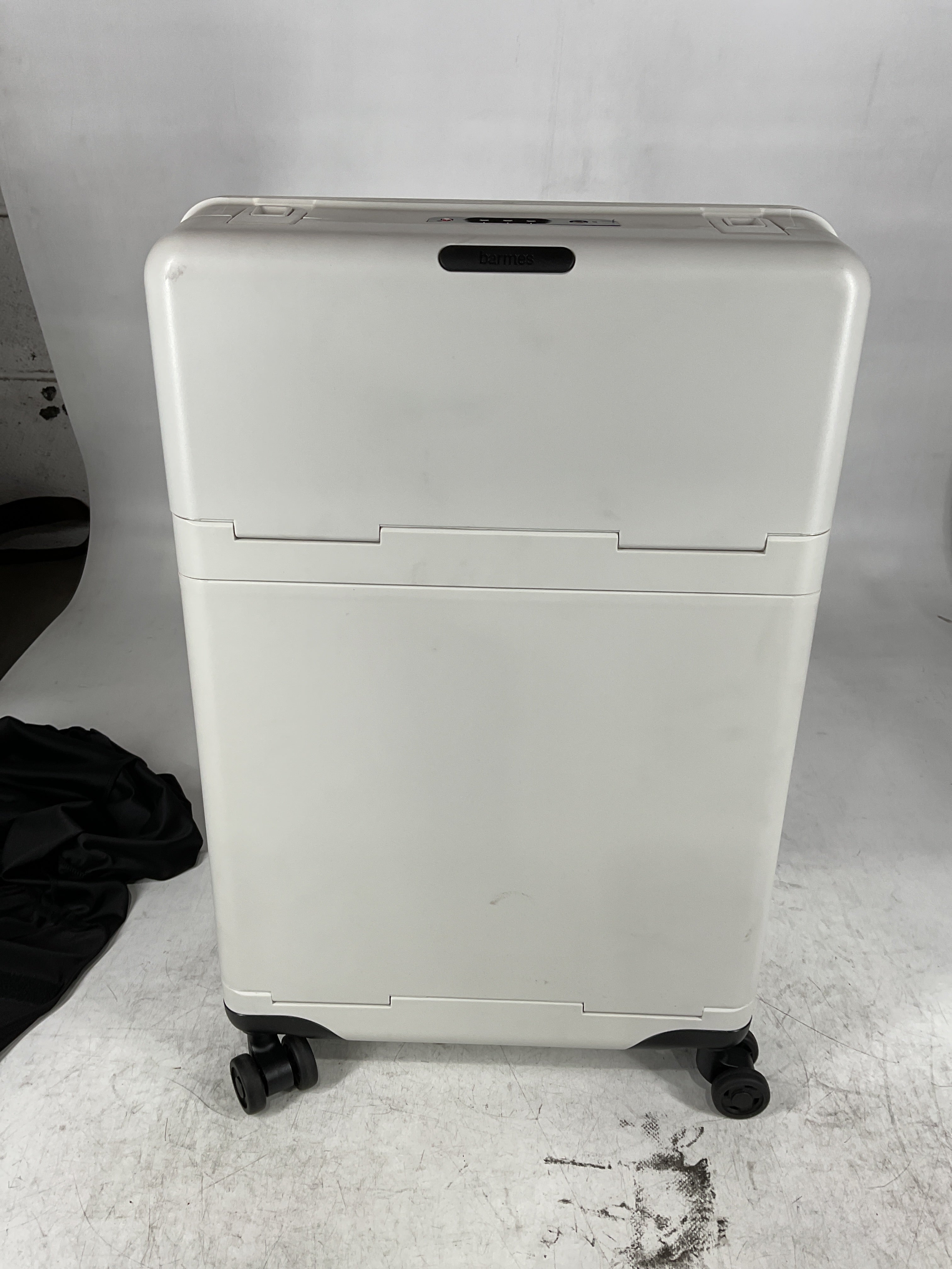 Barmes Design Carry-on Luggage including Laptop Satchel, Essentials Bag, Sorted Case U2