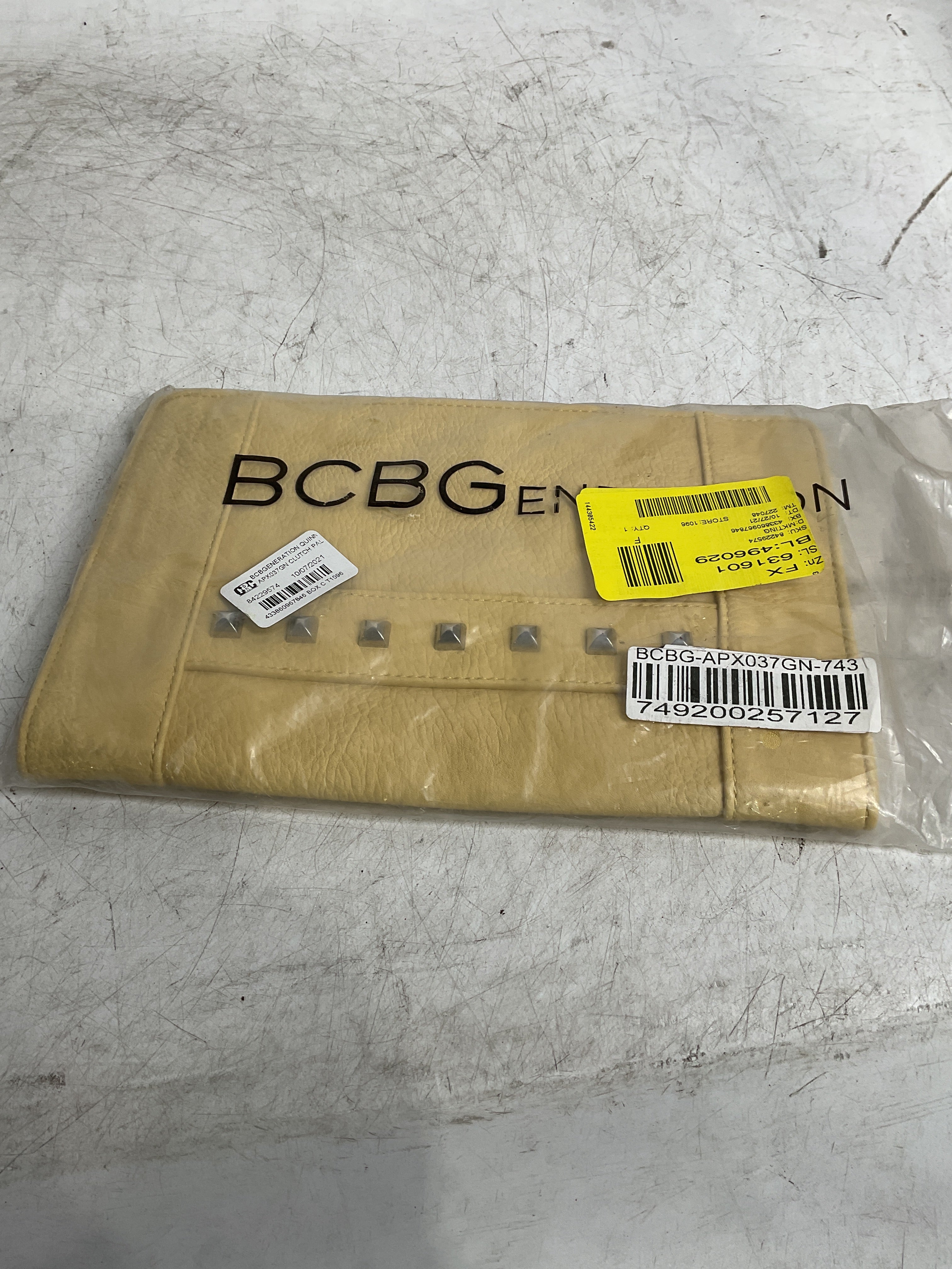 BCBGeneration Quinn APX037GN Clutch ( Pale Yellow , One Size ) Pale Yellow One Size U1