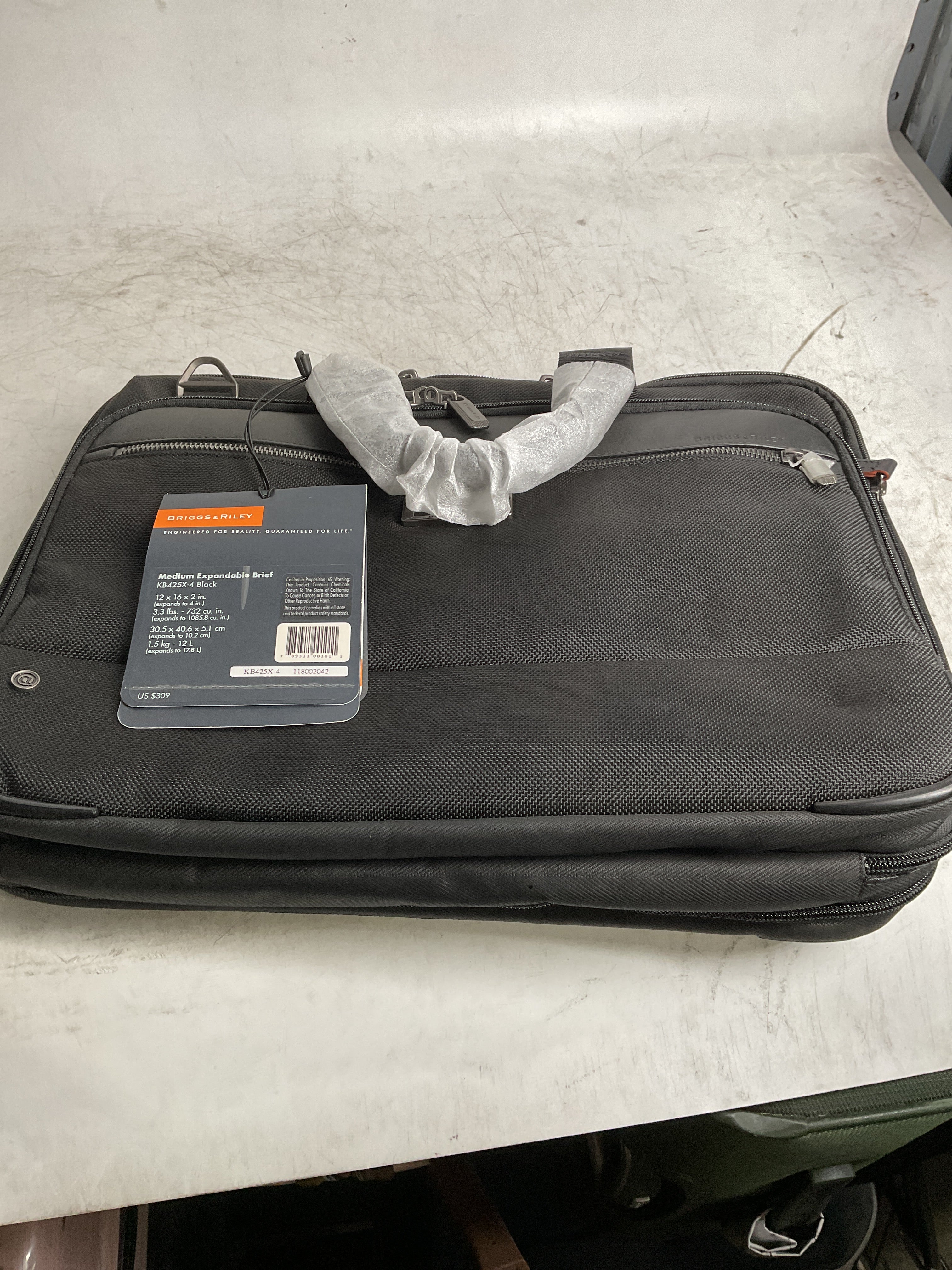 Briggs & Riley @work Medium Expandable Brief ( Black , Medium ) Black Medium U2