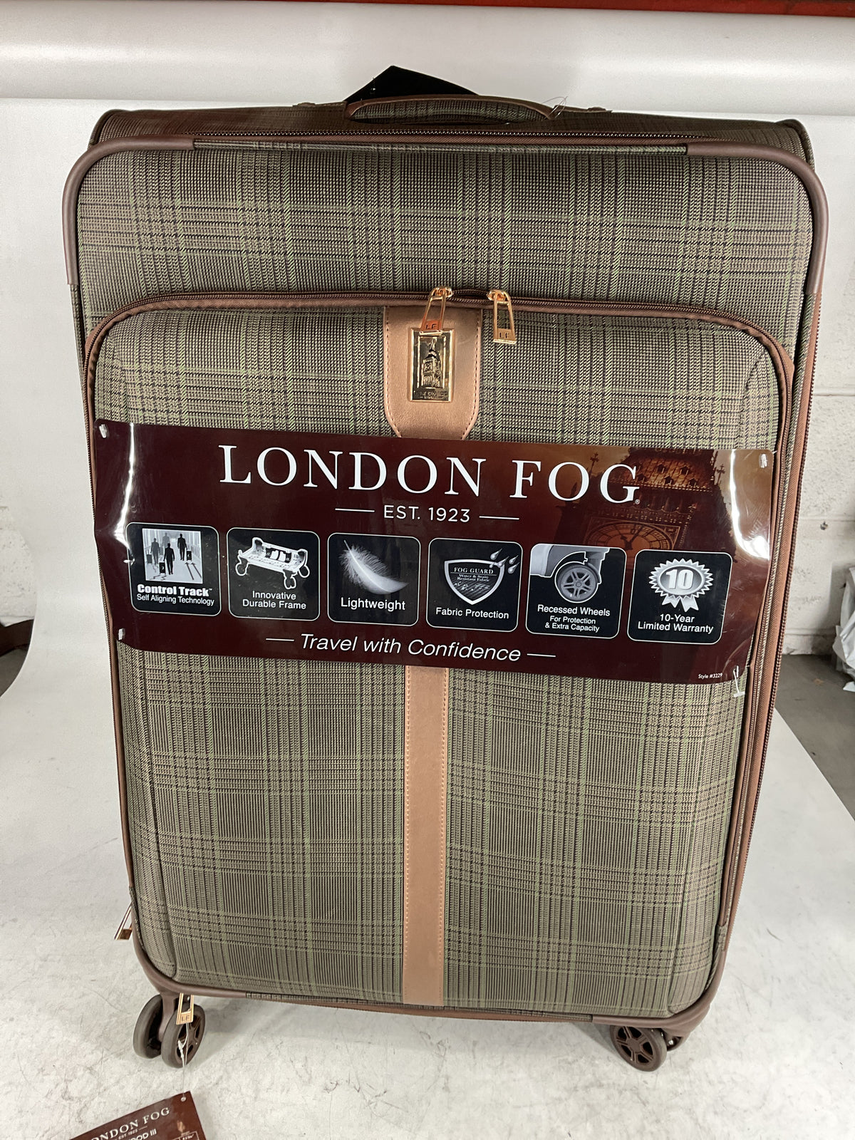 London Fog Brentwood III 29-Inch Exp Spinner U1