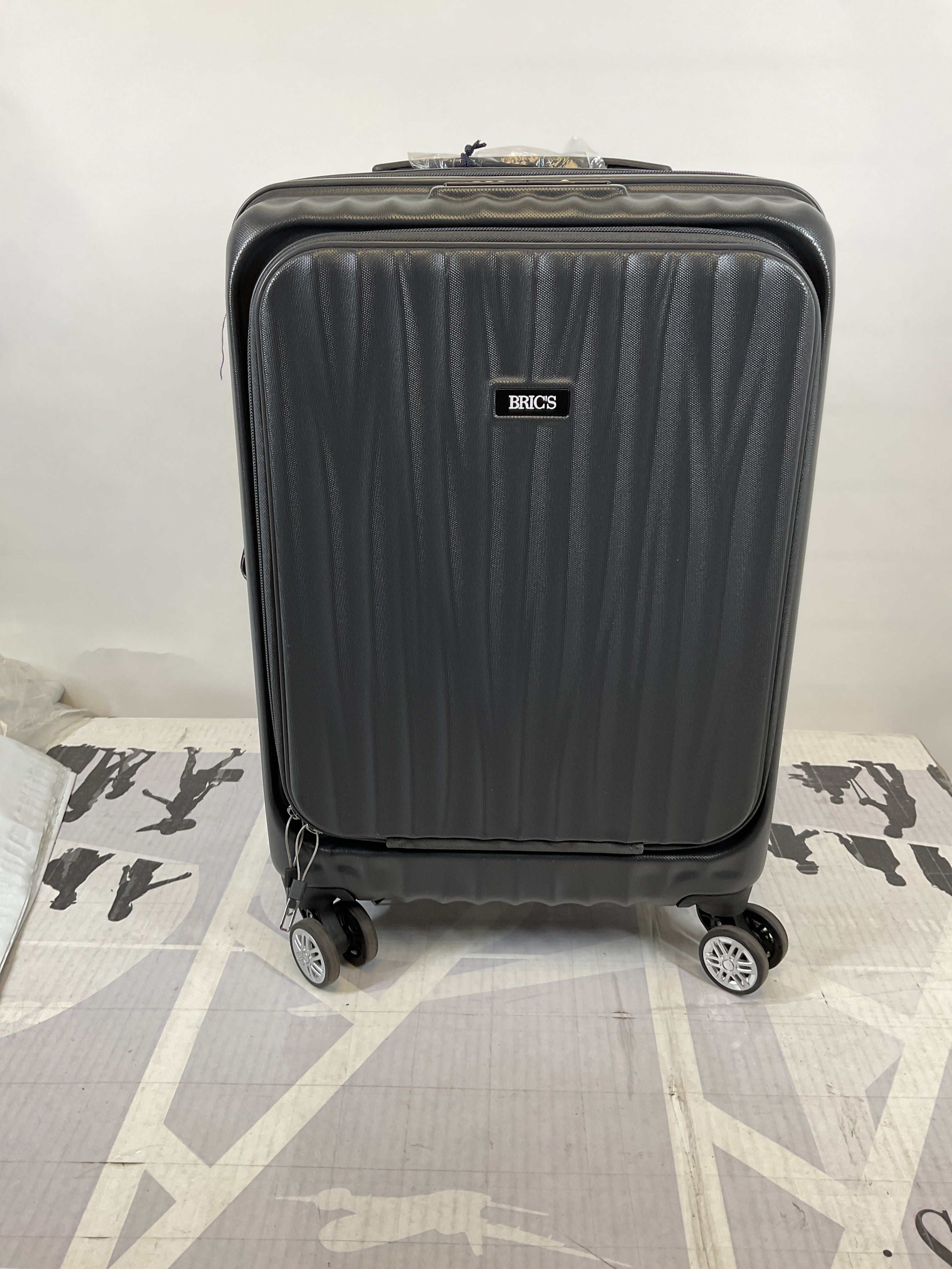 Bric's Cervia 21" Spinner Carry-on with Front Pocket ( Dark Grey , 21-Inch ) Dark Grey 21 Inch U1