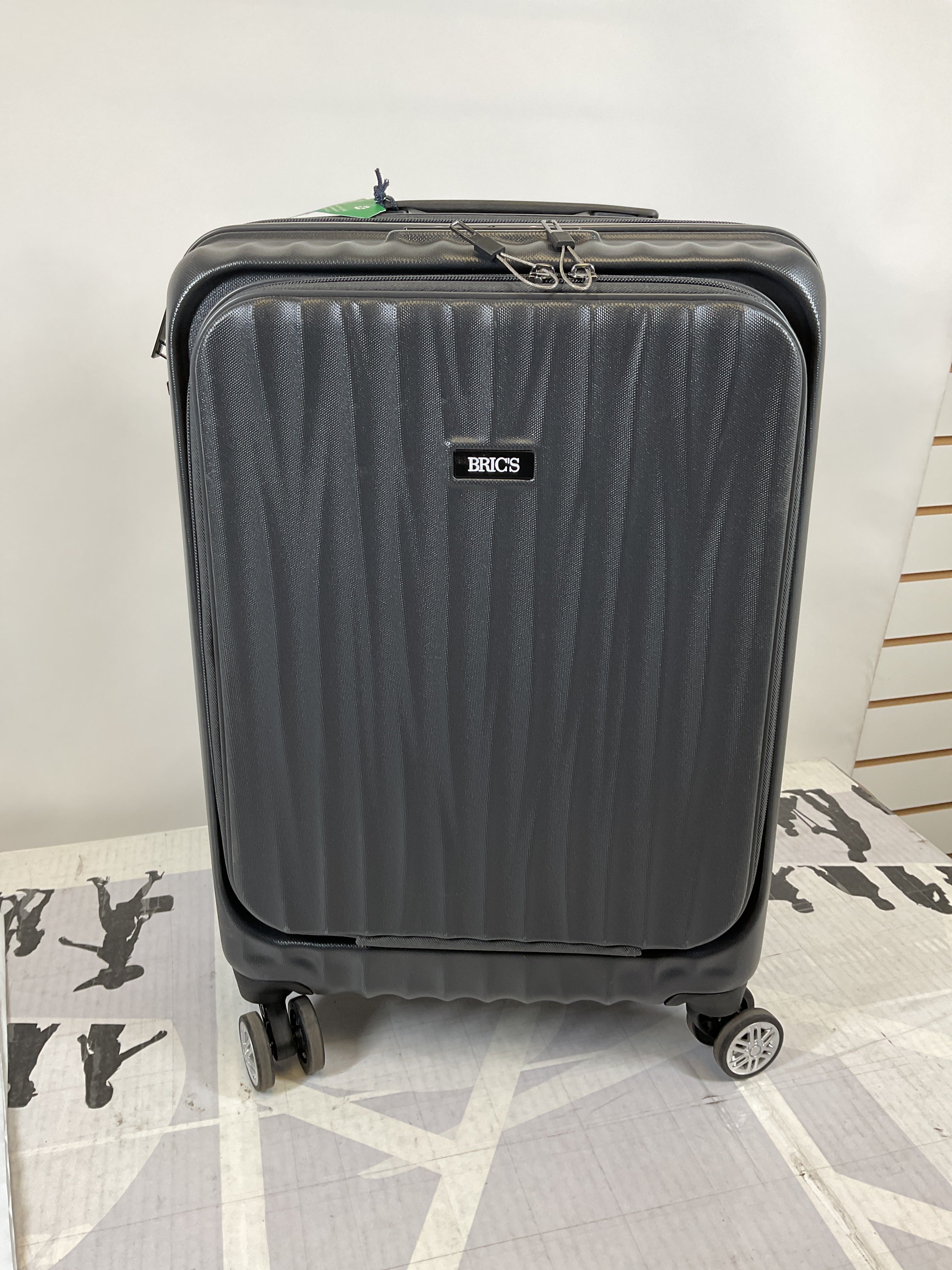 Bric's Cervia 21" Spinner Carry-on with Front Pocket ( Dark Grey , 21-Inch ) Dark Grey 21 Inch U2