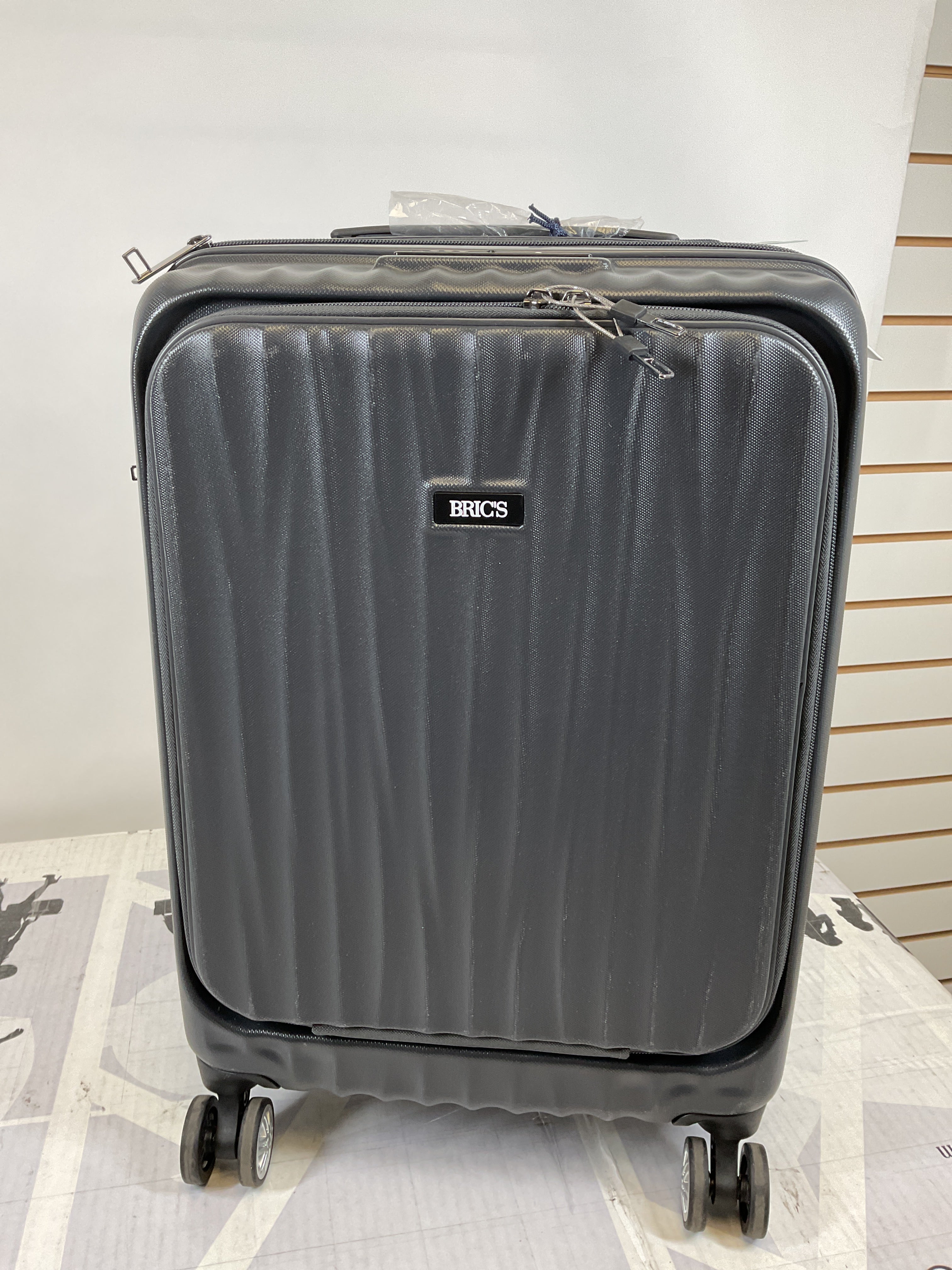 Bric's Cervia 21" Spinner Carry-on with Front Pocket ( Dark Grey , 21-Inch ) Dark Grey 21 Inch U3