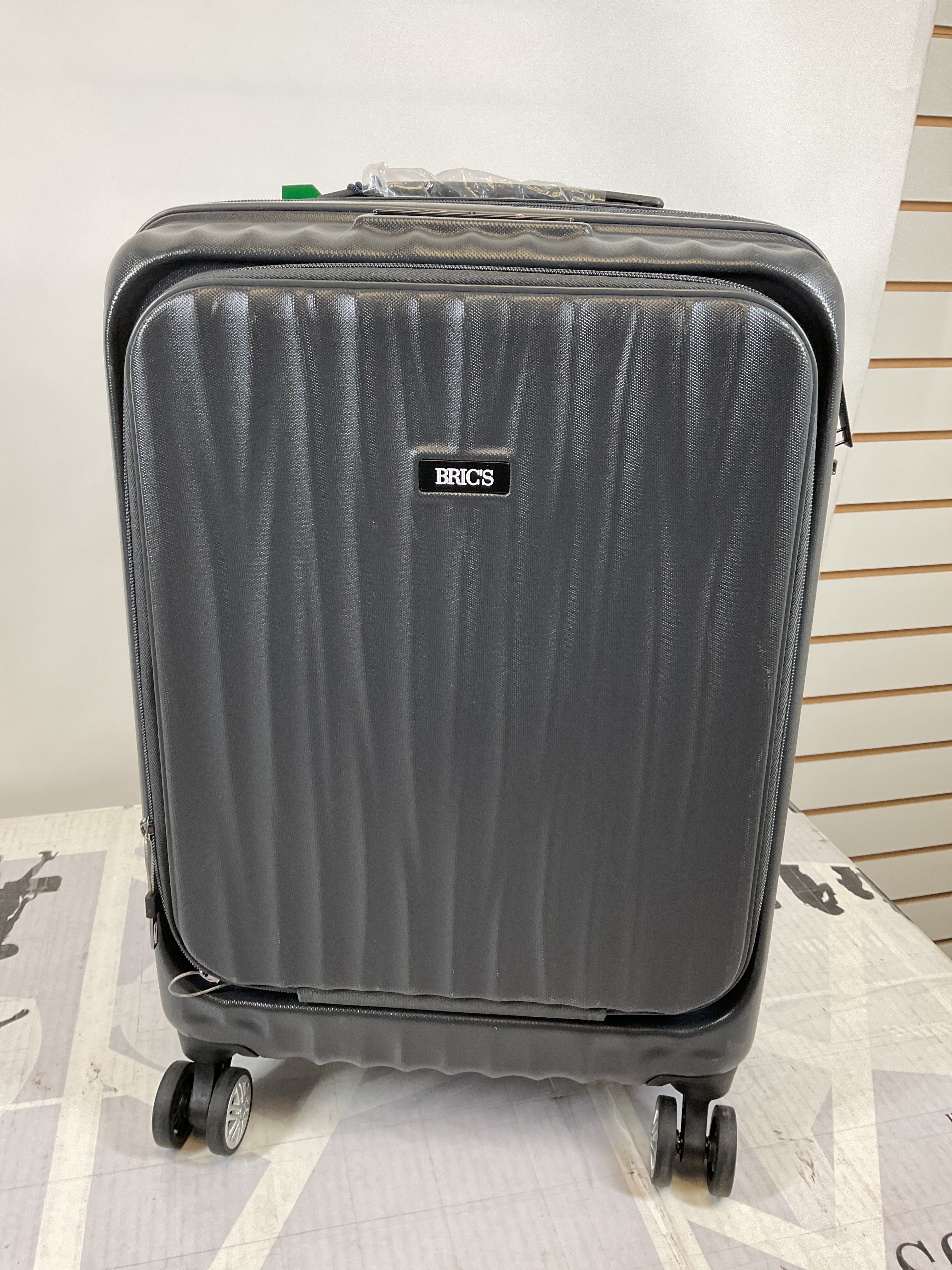 Bric's Cervia 21" Spinner Carry-on with Front Pocket ( Dark Grey , 21-Inch ) Dark Grey 21 Inch U4