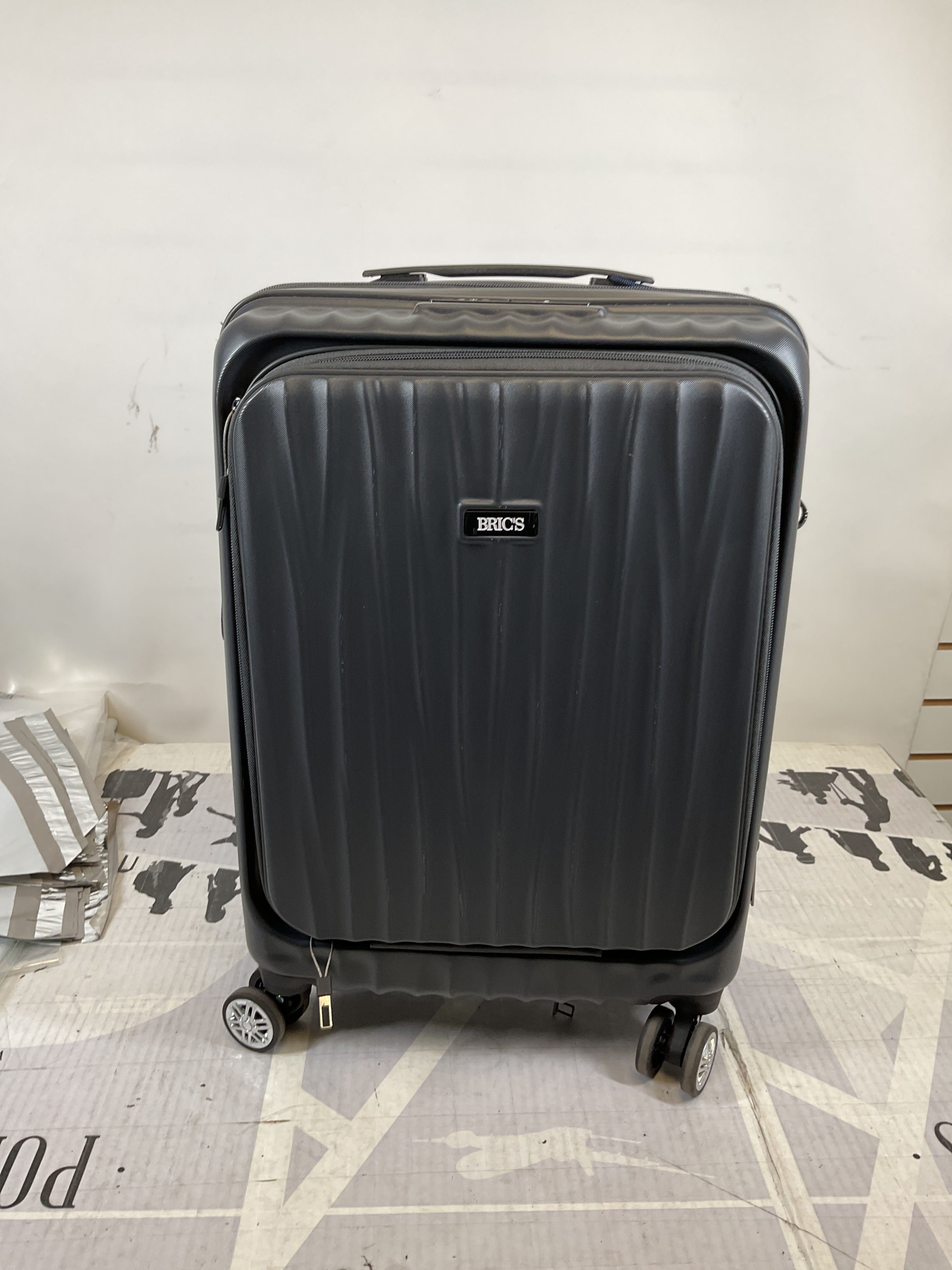 Bric's Cervia 21" Spinner Carry-on with Front Pocket ( Dark Grey , 21-Inch ) Dark Grey 21 Inch U5
