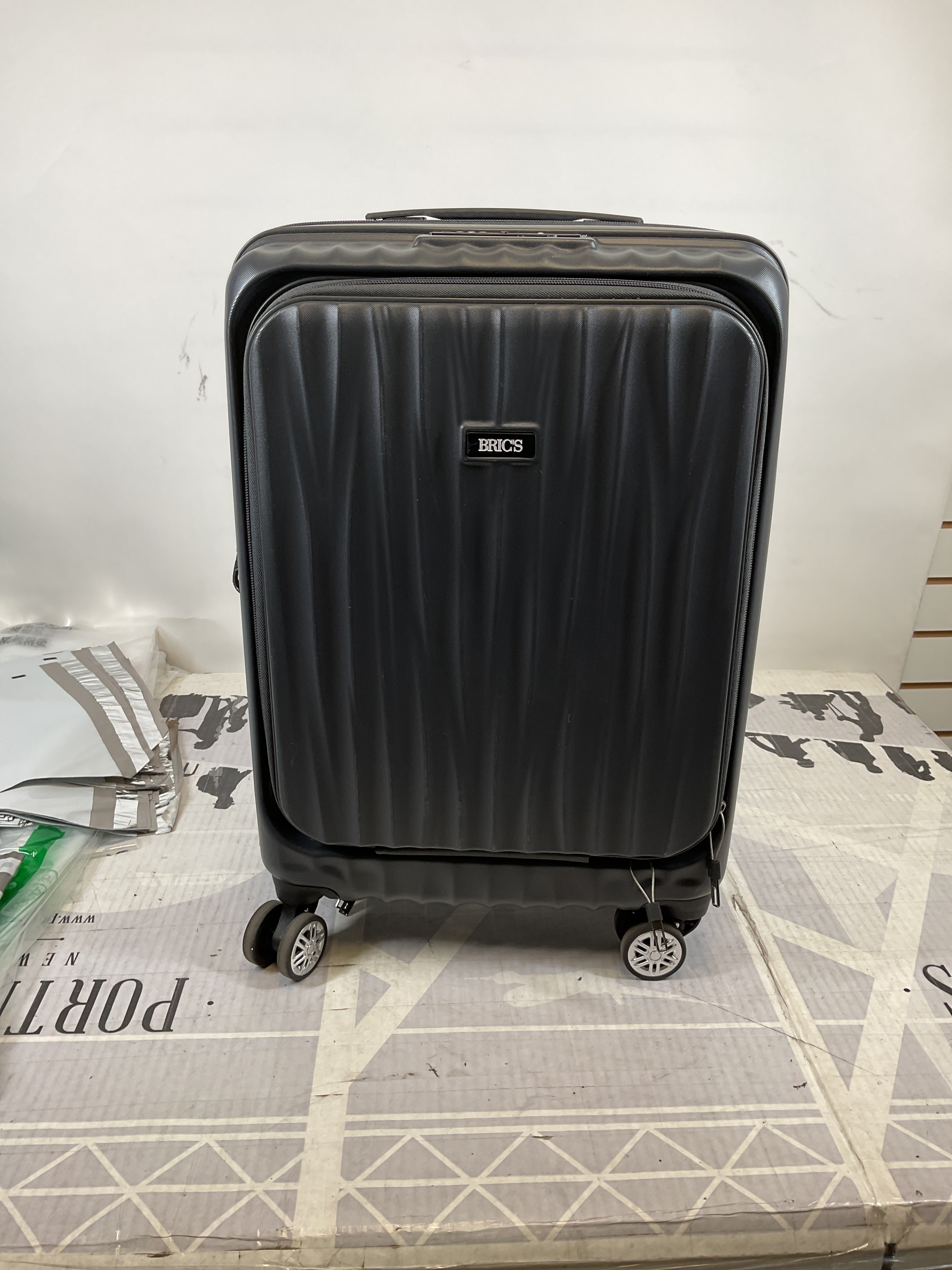 Bric's Cervia 21" Spinner Carry-on with Front Pocket ( Dark Grey , 21-Inch ) Dark Grey 21 Inch U6
