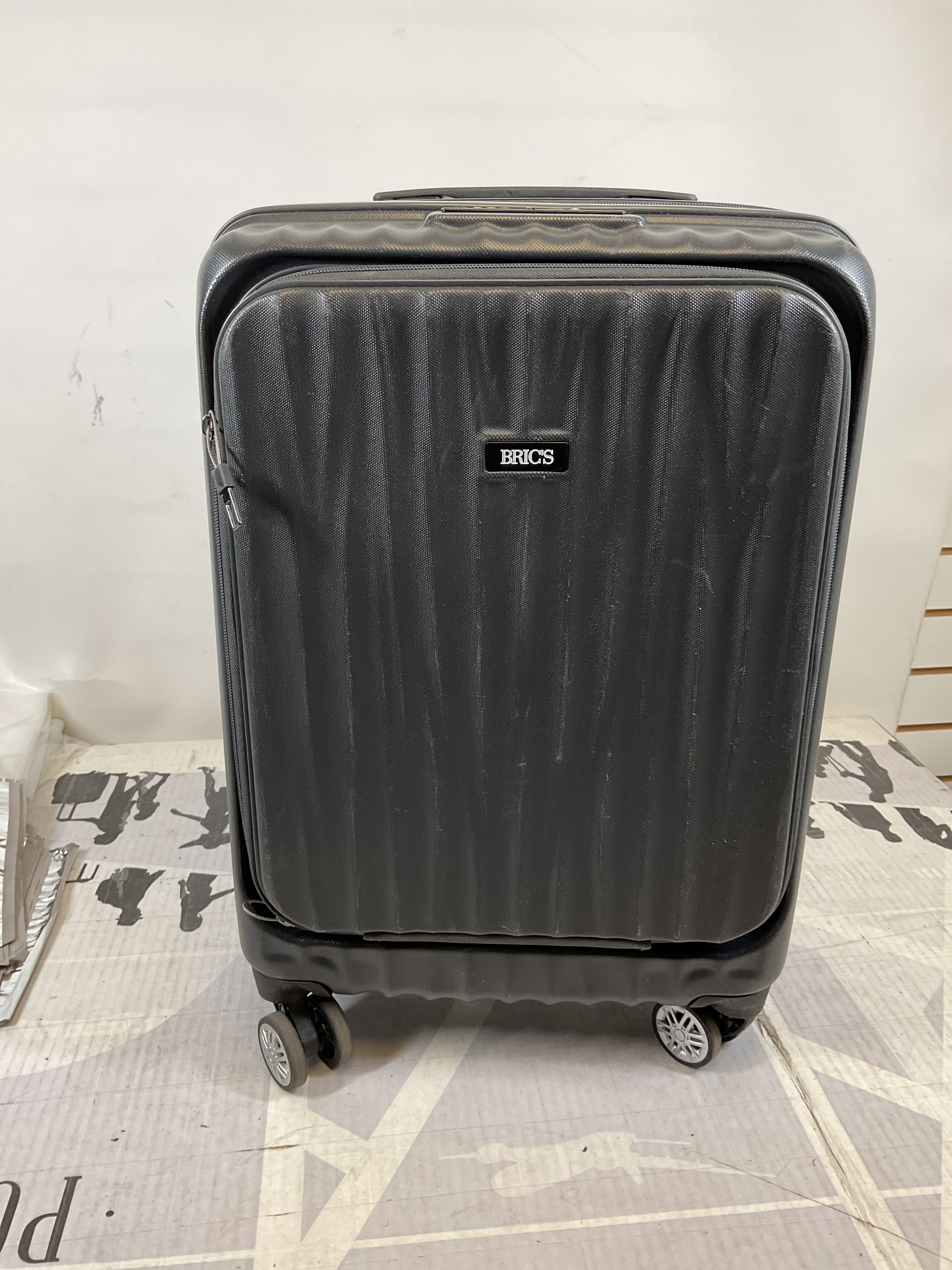 Bric's Cervia 21" Spinner Carry-on with Front Pocket ( Dark Grey , 21-Inch ) Dark Grey 21 Inch U7