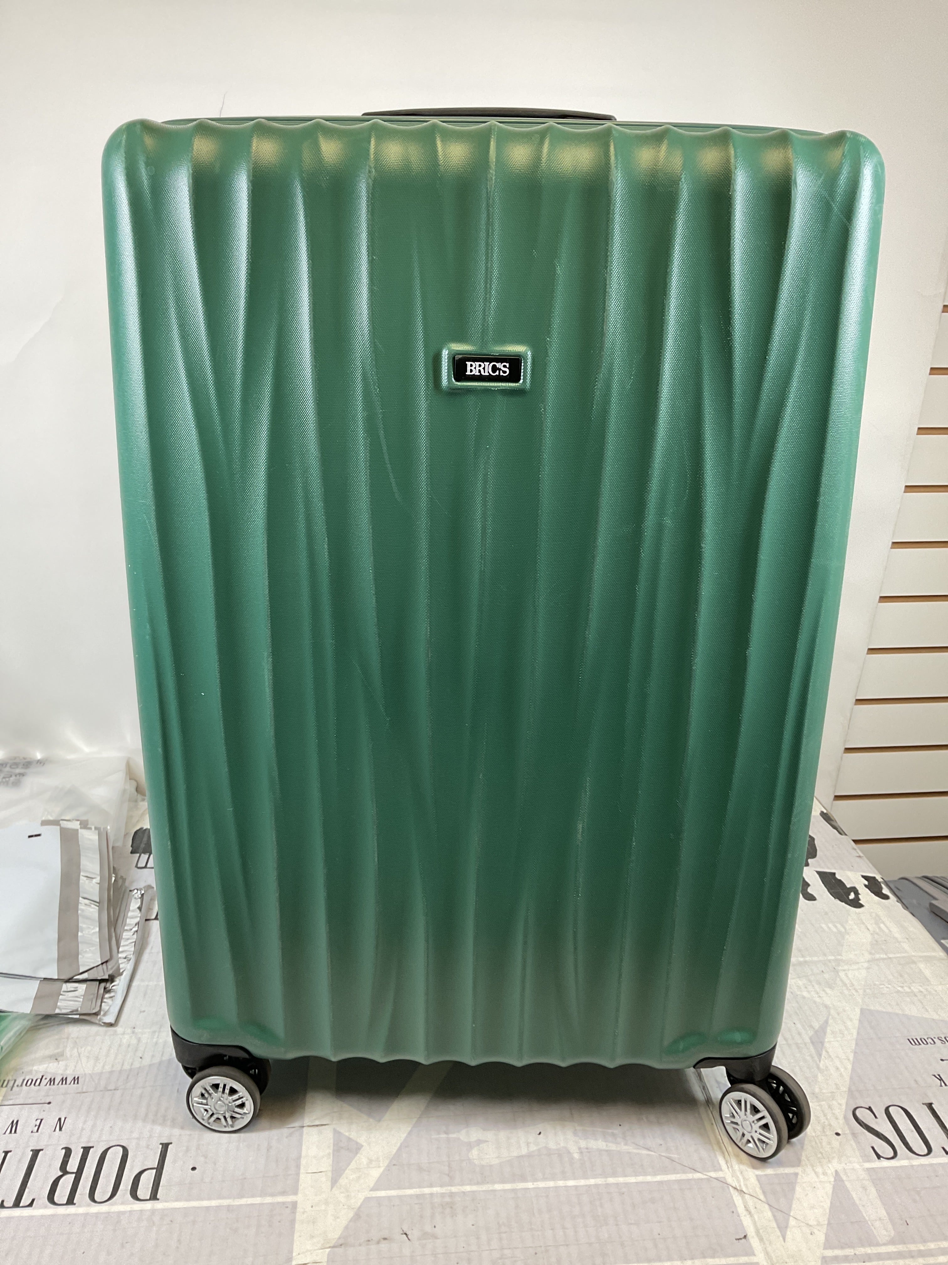 Bric's Cervia 30" Expandable Spinner ( Dark Emerald , 30-Inch ) Dark Emerald 30 Inch U6
