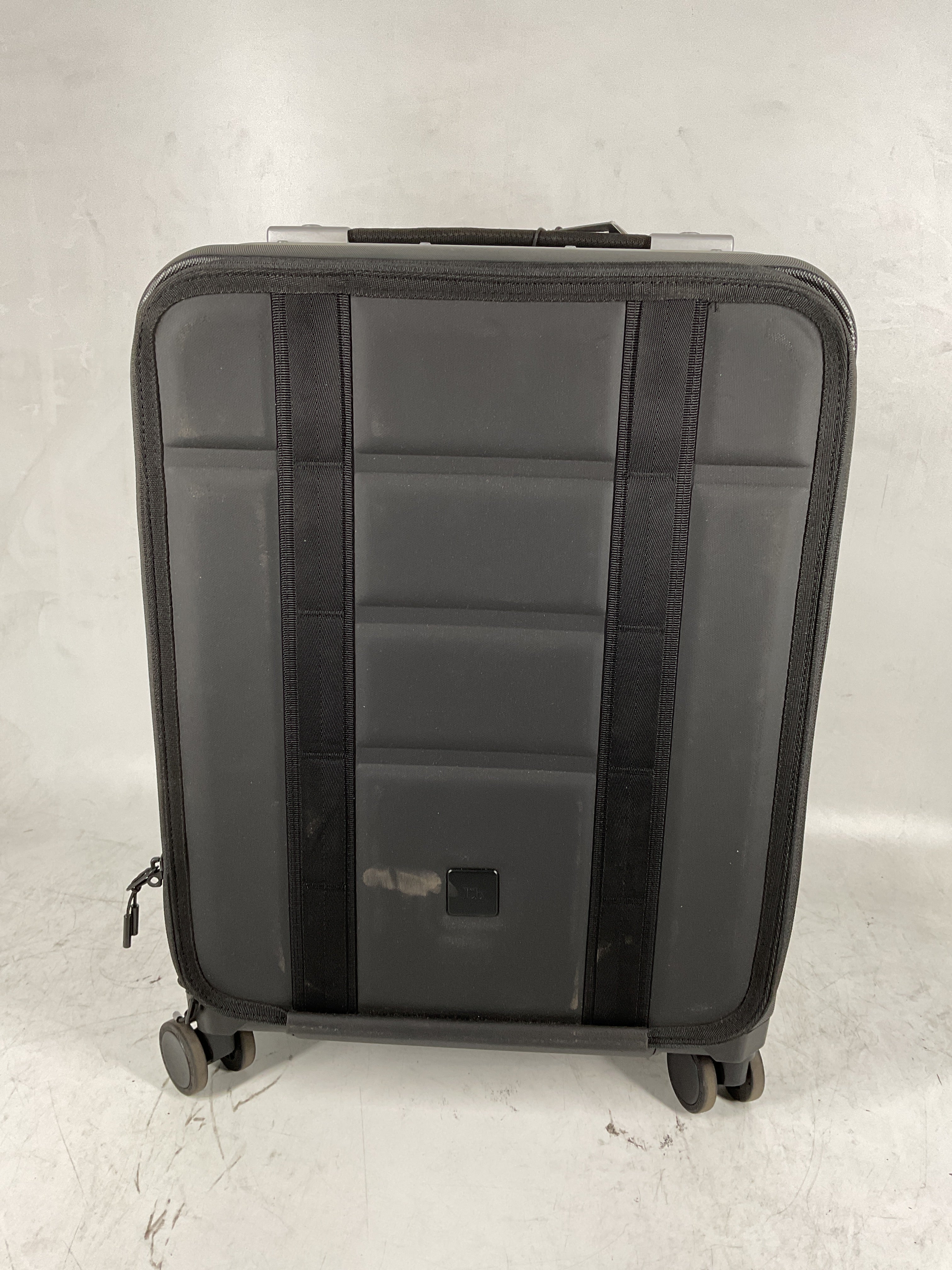D_b_ Ramverk Pro Lightweight, Compact, Hard-Shell, 4-Wheel, Spinner Luggage Silver Front Access Carry On U1