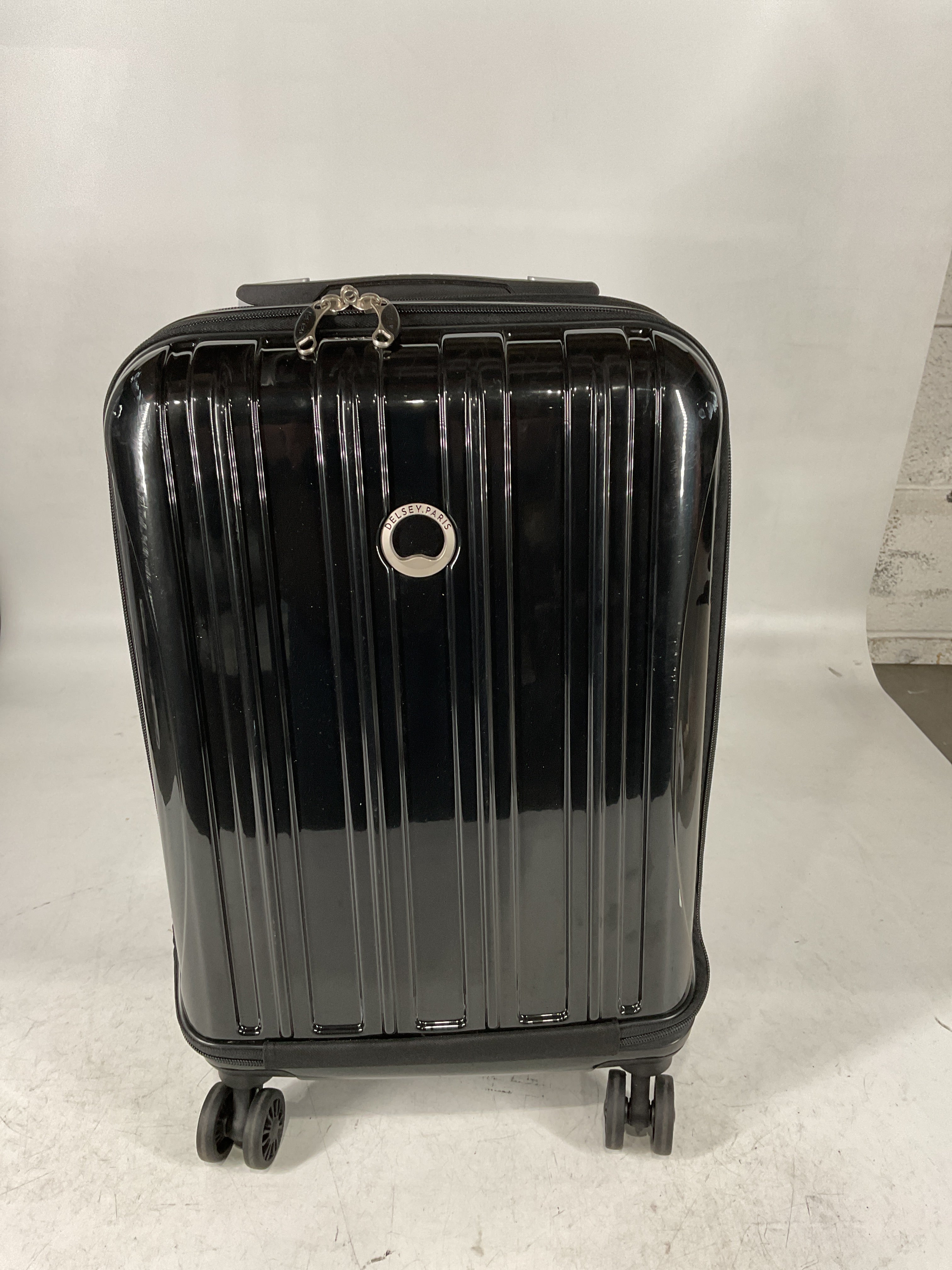 DELSEY Paris Helium Aero Hardside Expandable Luggage with Spinner Wheels U7