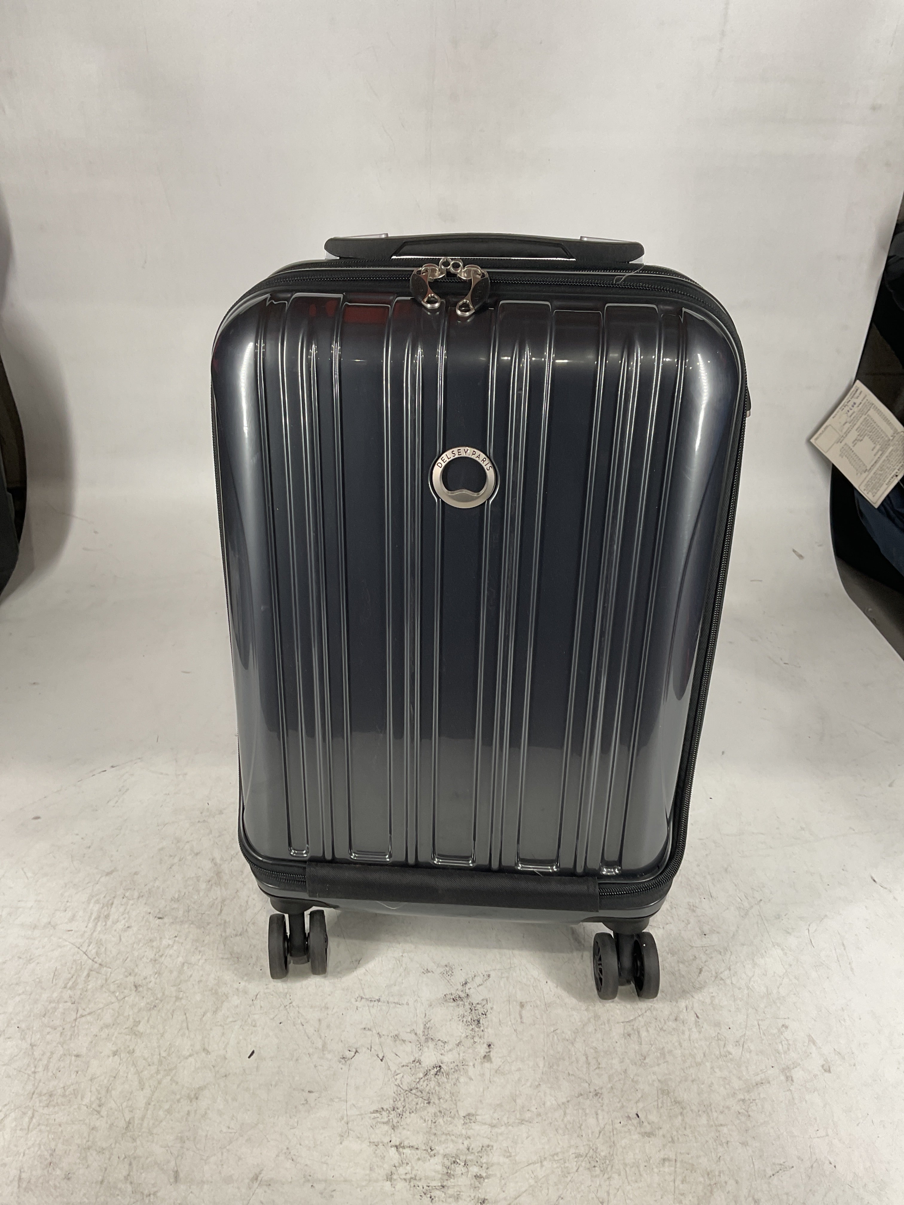 DELSEY Paris Helium Aero Hardside Expandable Luggage with Spinner Wheels U9