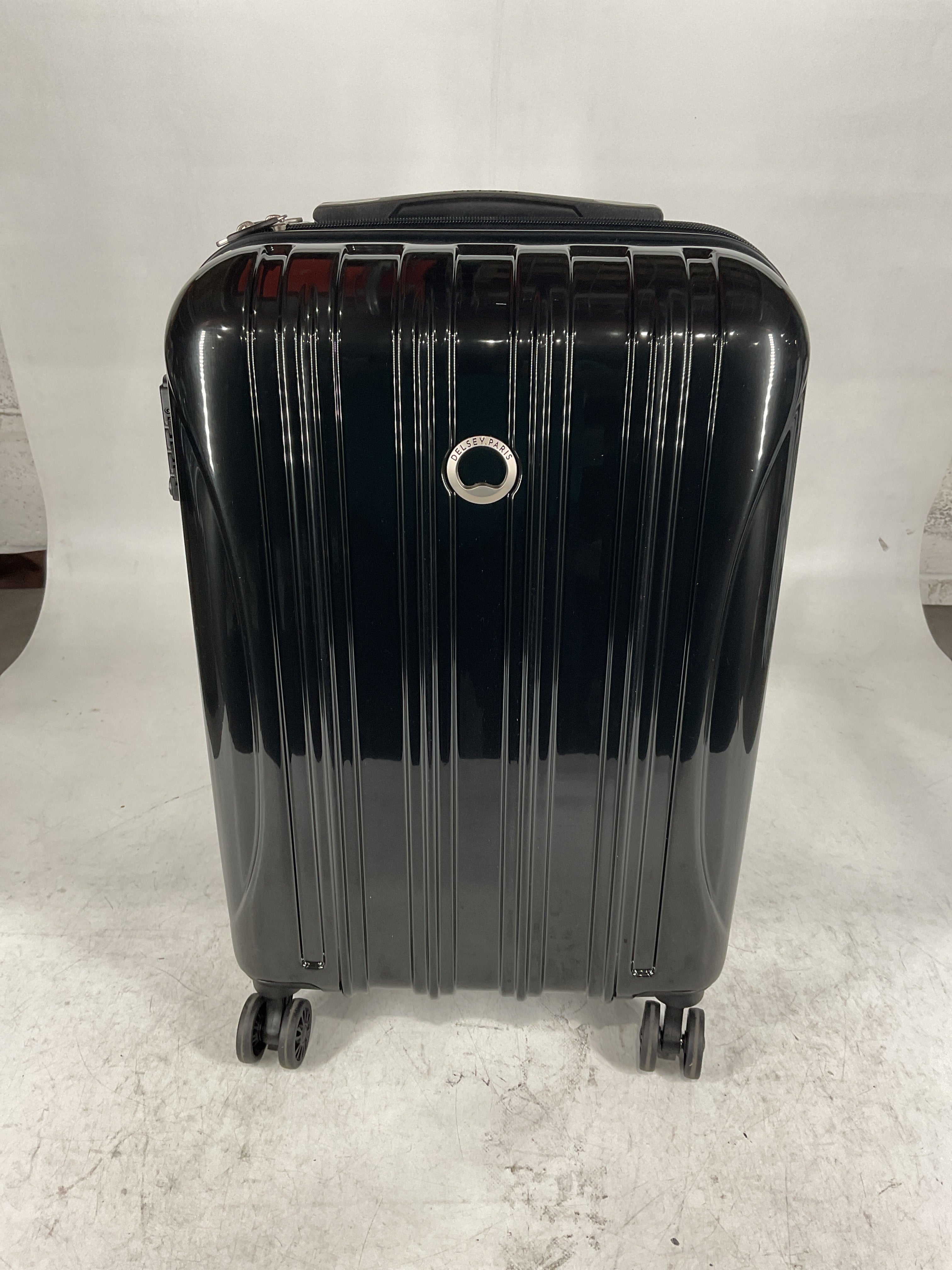 DELSEY Paris Helium Aero Hardside Expandable Luggage with Spinner Wheels U10