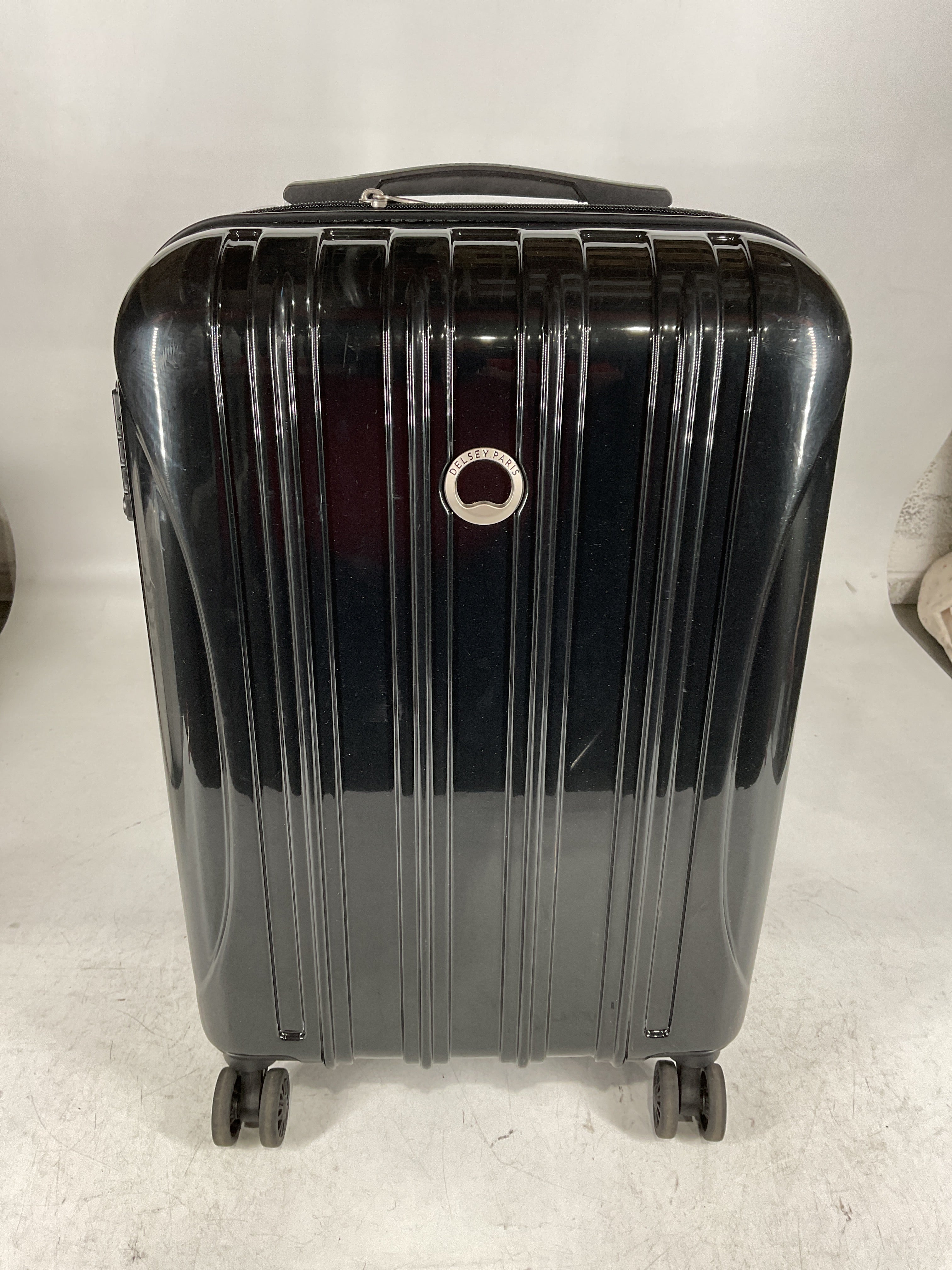 DELSEY Paris Helium Aero Hardside Expandable Luggage with Spinner Wheels U7