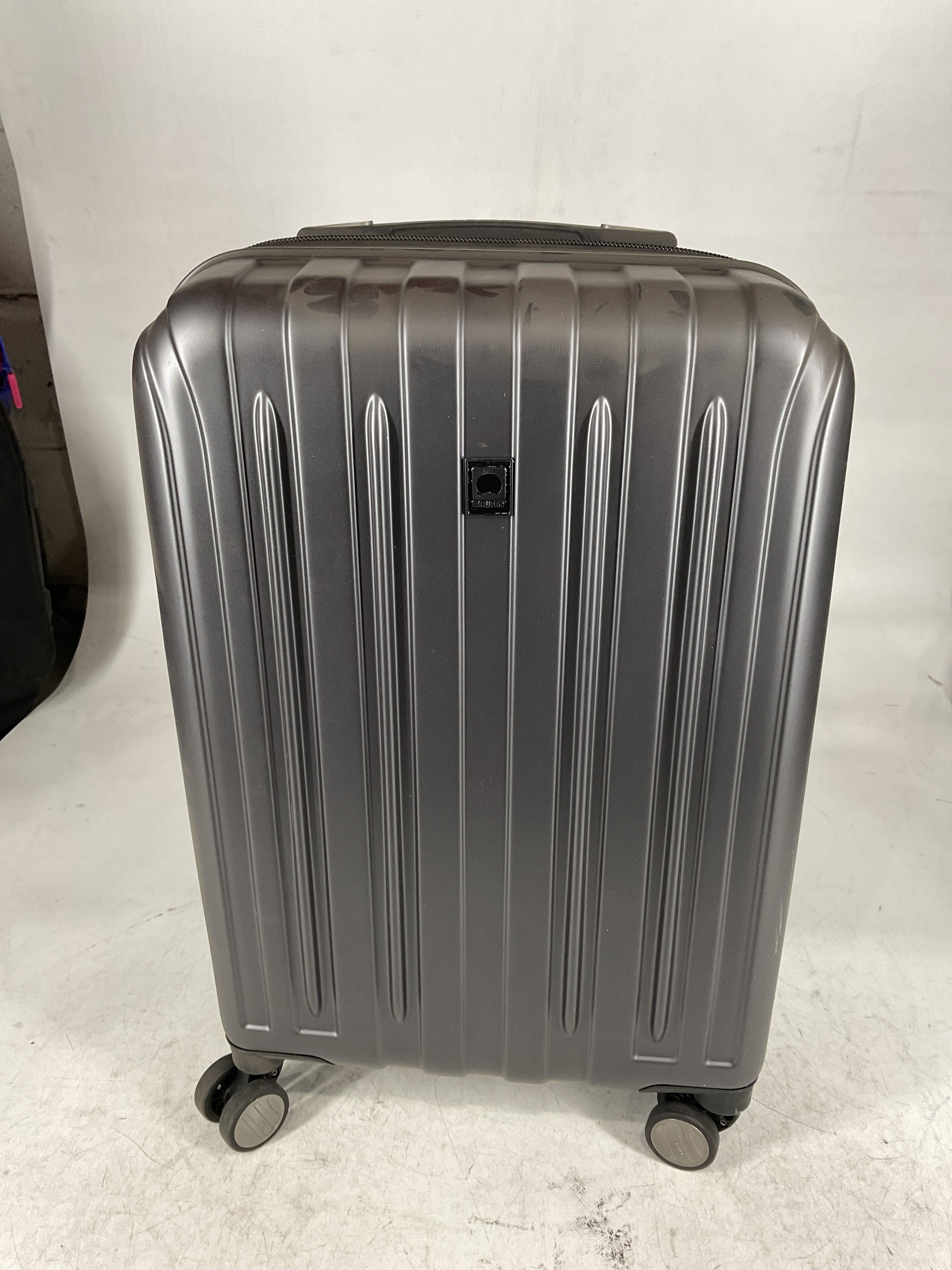 DELSEY Paris Helium Aero Hardside Expandable Luggage with Spinner Wheels U9