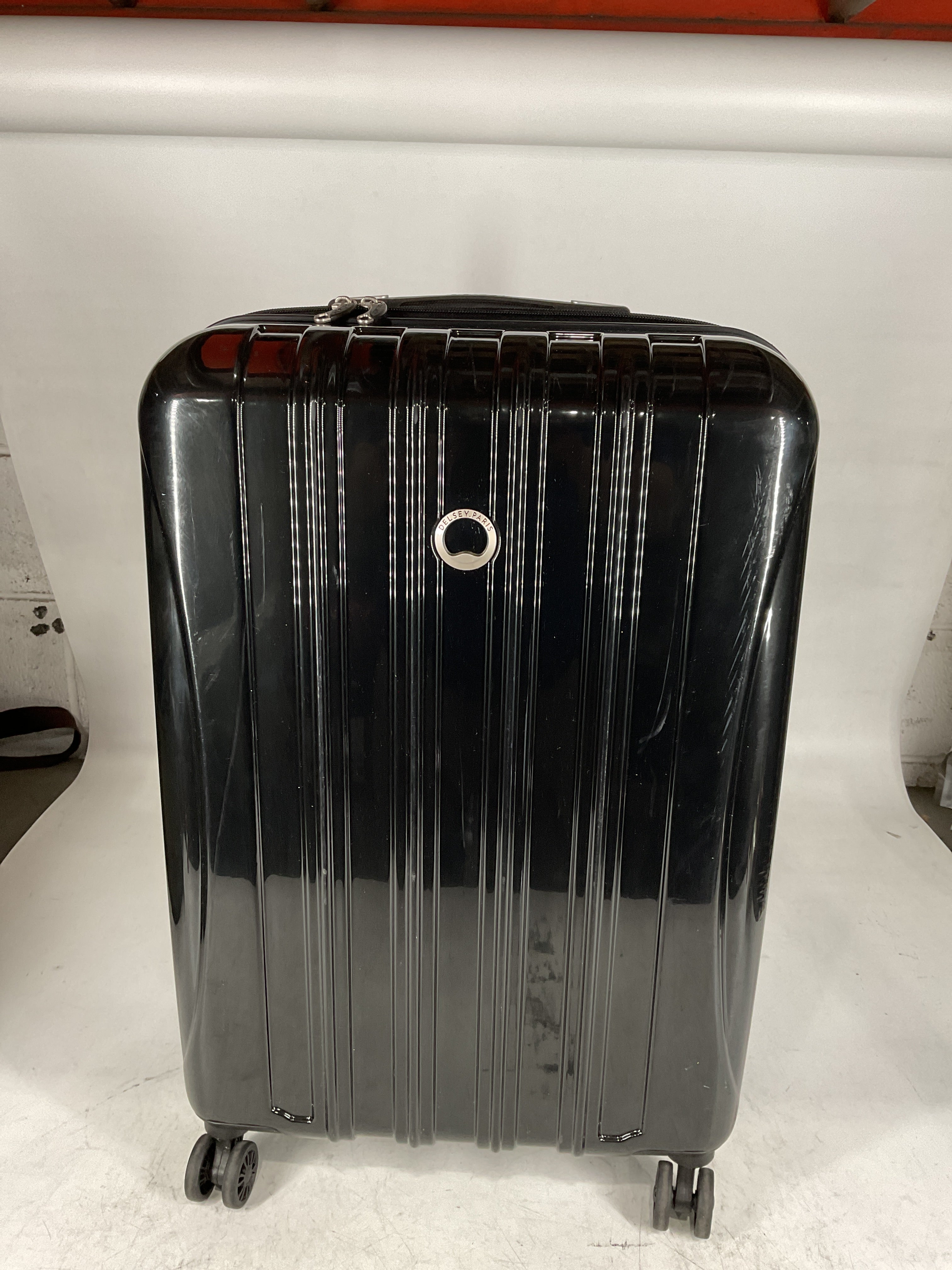 DELSEY Paris Helium Aero Hardside Expandable Luggage with Spinner Wheels U16