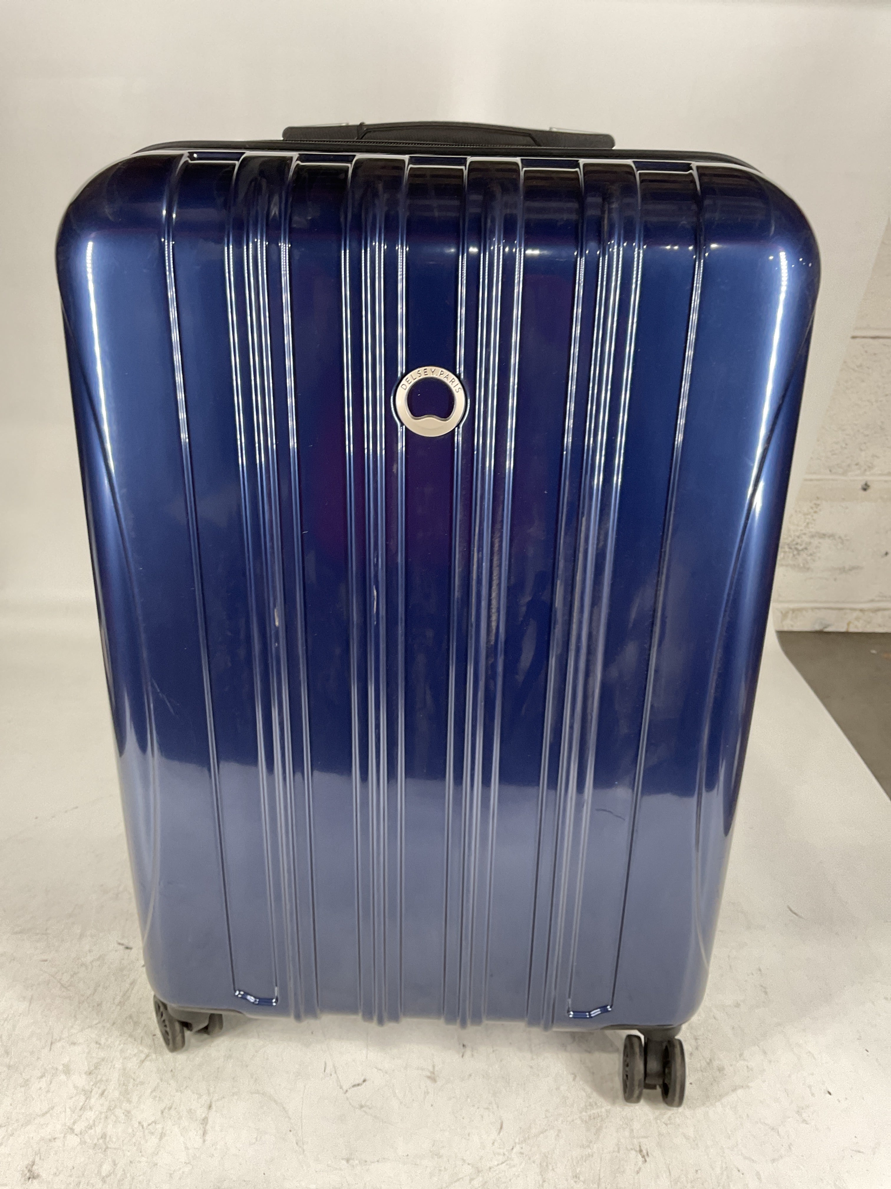 DELSEY Paris Helium Aero Hardside Expandable Luggage with Spinner Wheels U9