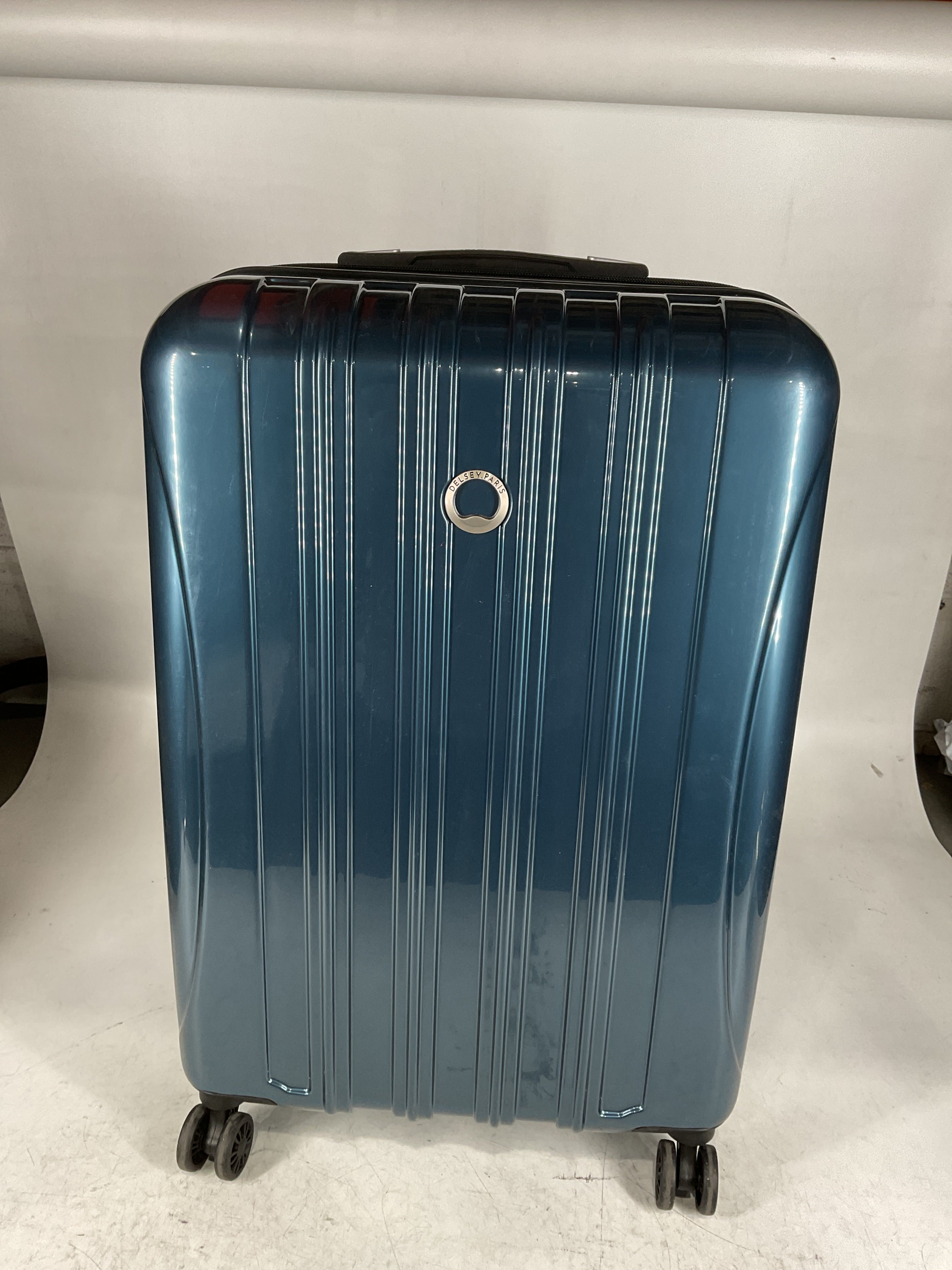 DELSEY Paris Helium Aero Hardside Expandable Luggage with Spinner Wheels U11