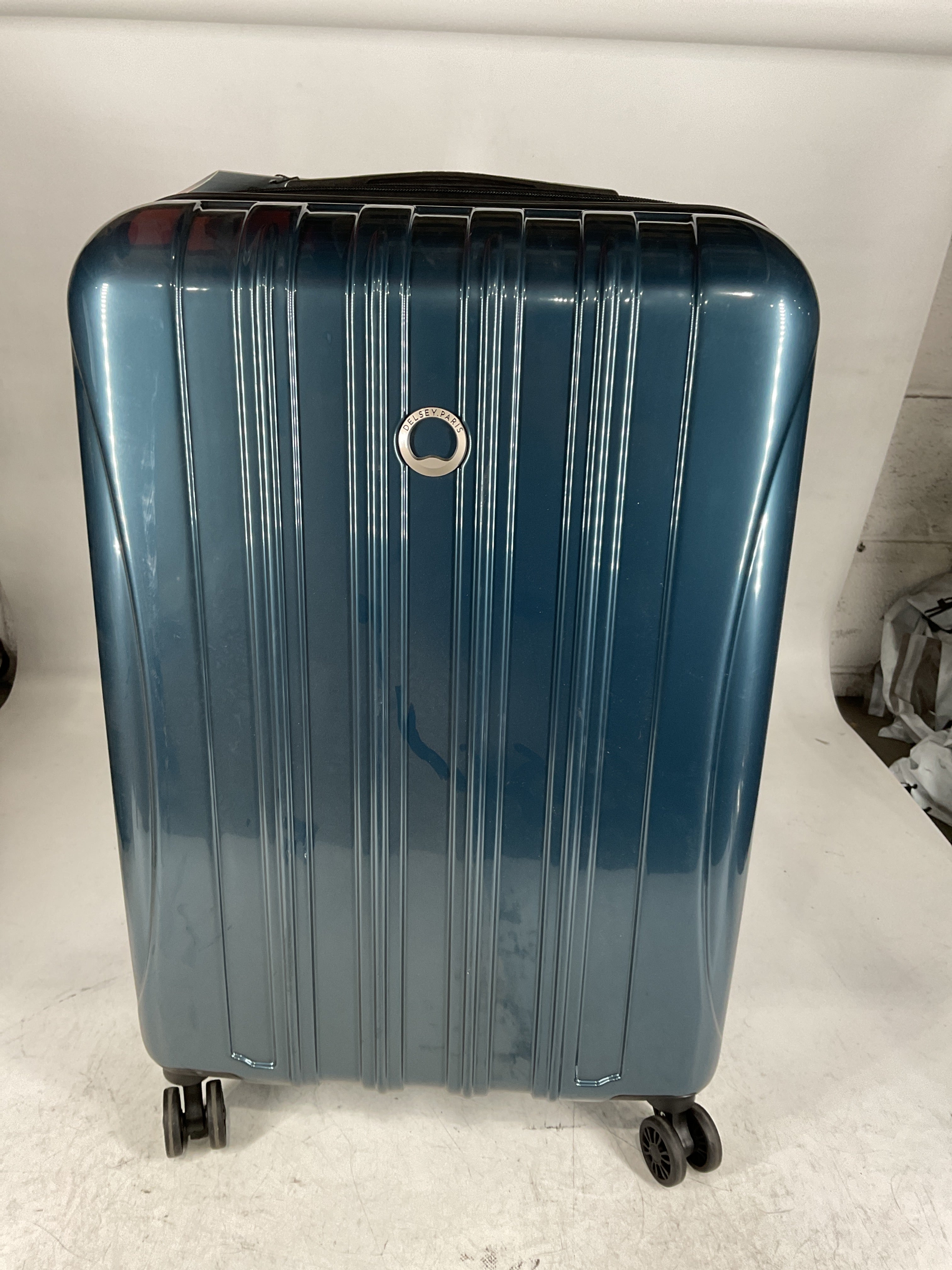 DELSEY Paris Helium Aero Hardside Expandable Luggage with Spinner Wheels U12