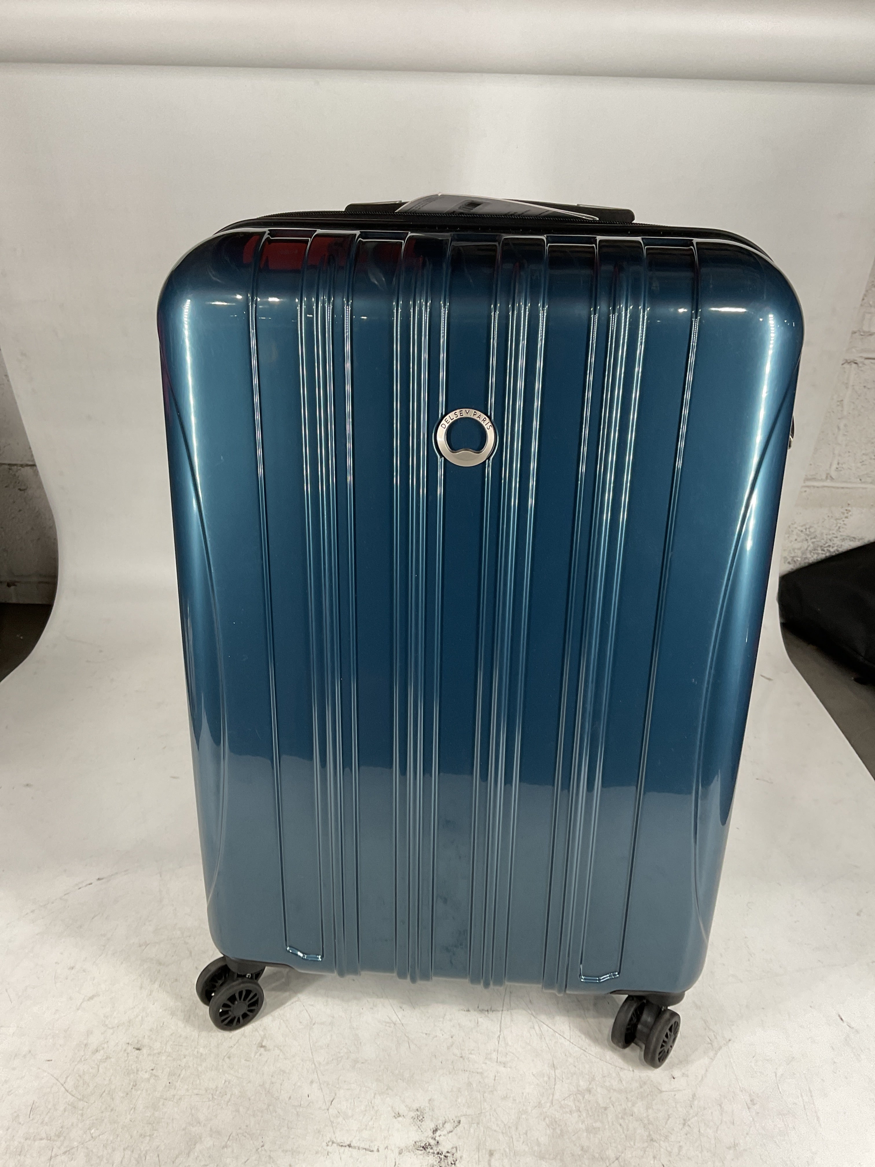 DELSEY Paris Helium Aero Hardside Expandable Luggage with Spinner Wheels U13