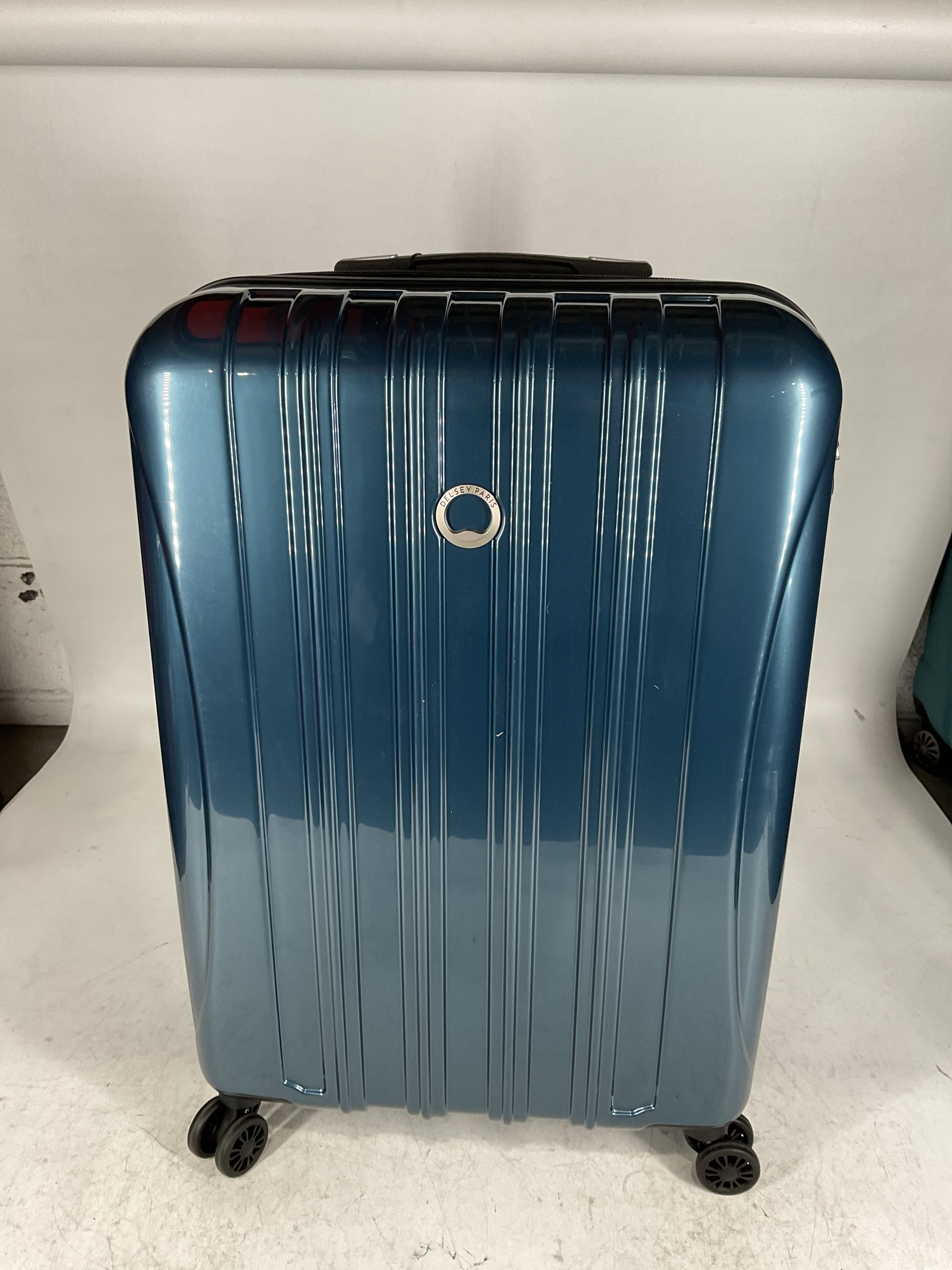 DELSEY Paris Helium Aero Hardside Expandable Luggage with Spinner Wheels U9