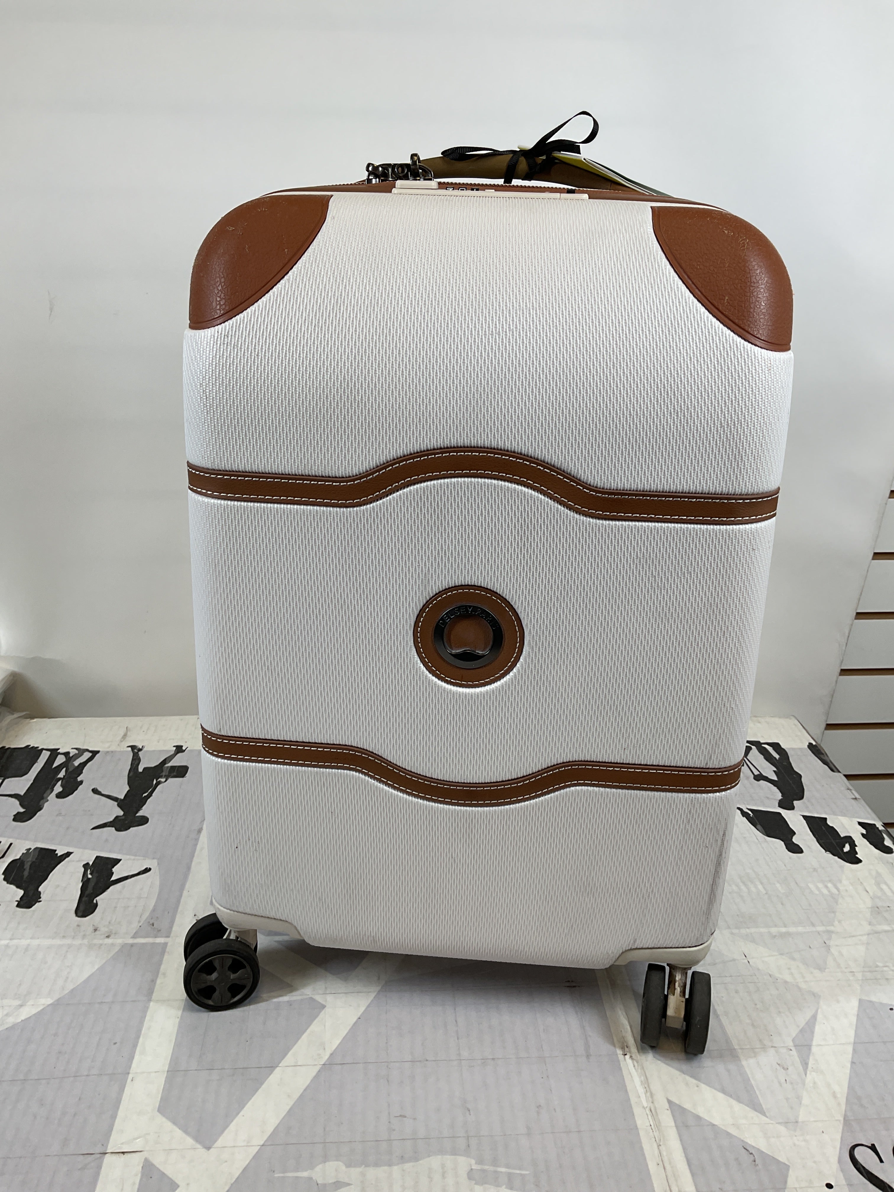 DELSEY Paris Chatelet Air 2.0 Hardside Luggage with Spinner Wheels ( Angora , Carry-on 21 Inch ) Angora Carry On 21 Inch U10