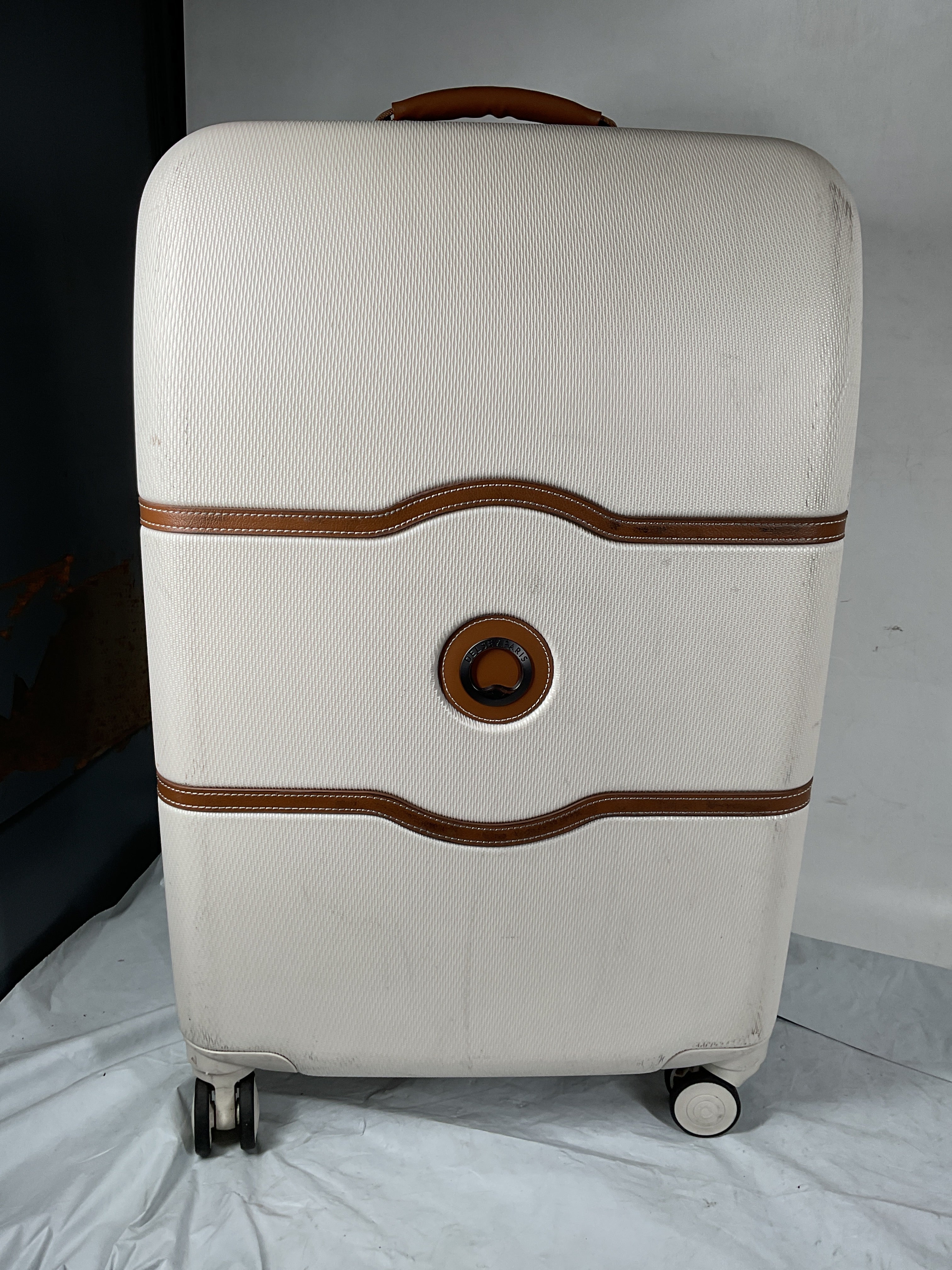 DELSEY Paris Chatelet Air 2.0 Hardside Luggage with Spinner Wheels ( Angora , Checked-Medium 24 Inch ) Angora Checked Medium 24 Inch U12