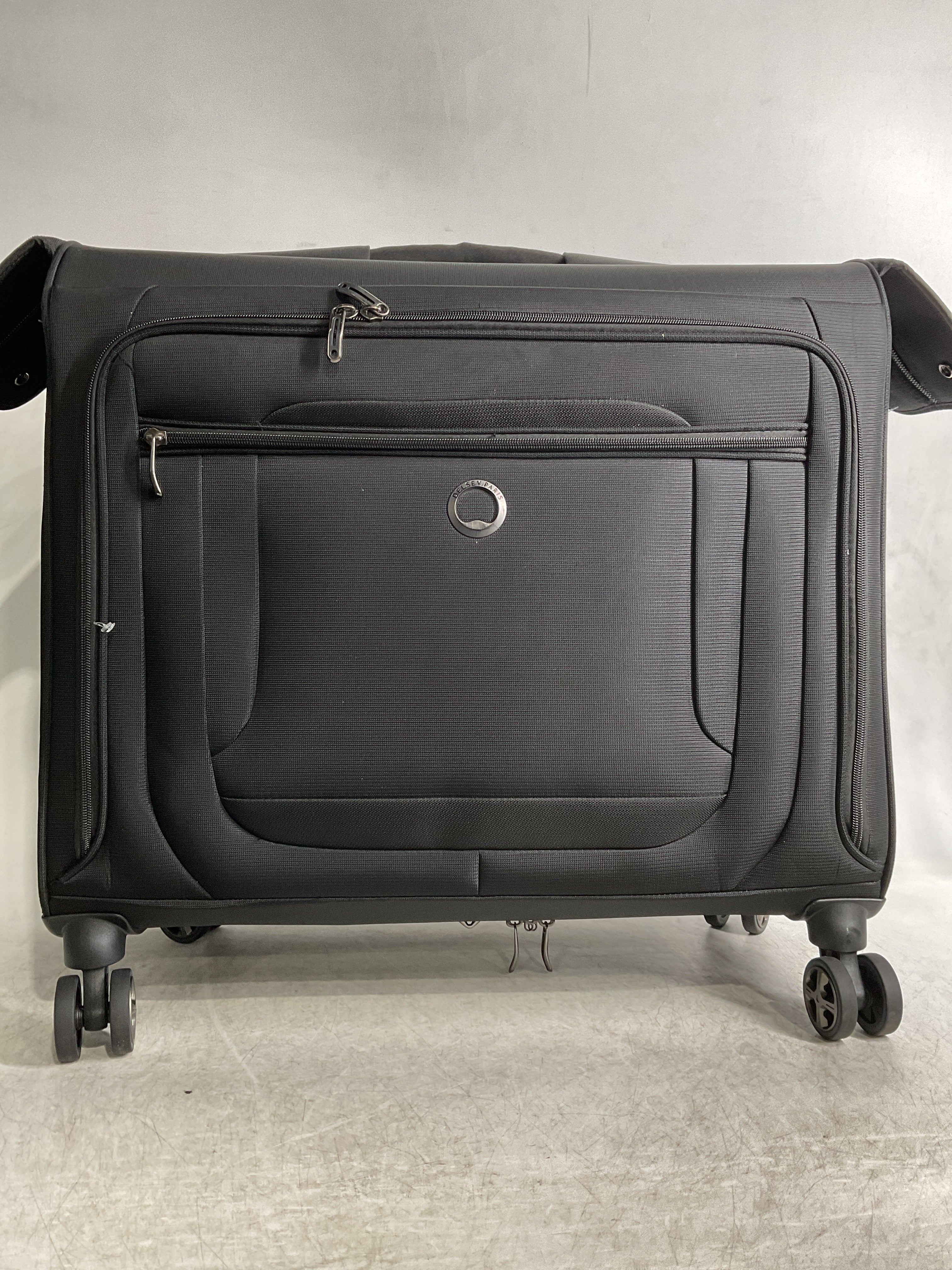 DELSEY Paris Helium DLX Carryon Garment Bag with Spinner Wheels ( Black , 24 Inch ) Black 24 Inch U2