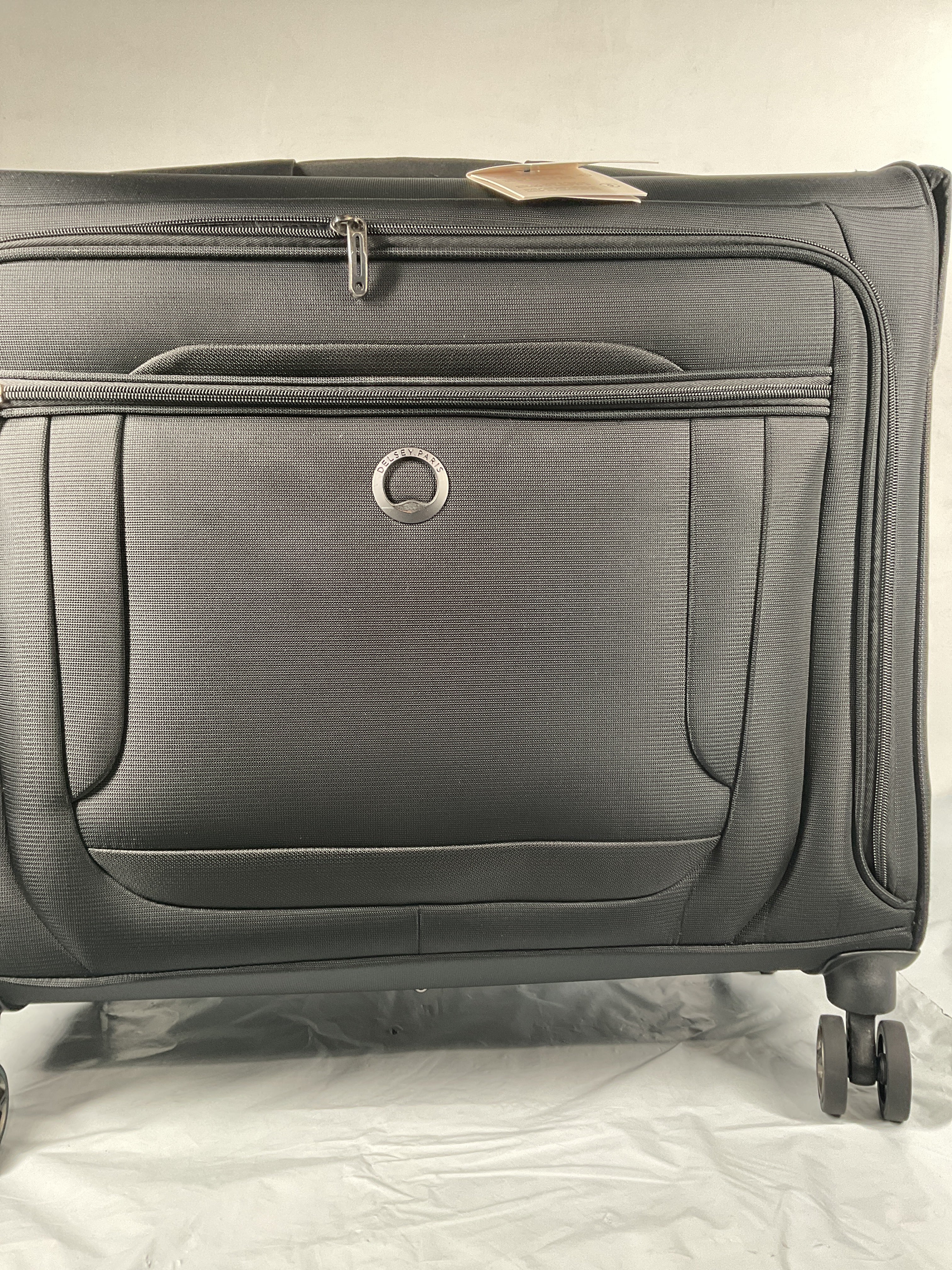 DELSEY Paris Helium DLX Carryon Garment Bag with Spinner Wheels ( Black , 24 Inch ) Black 24 Inch U6