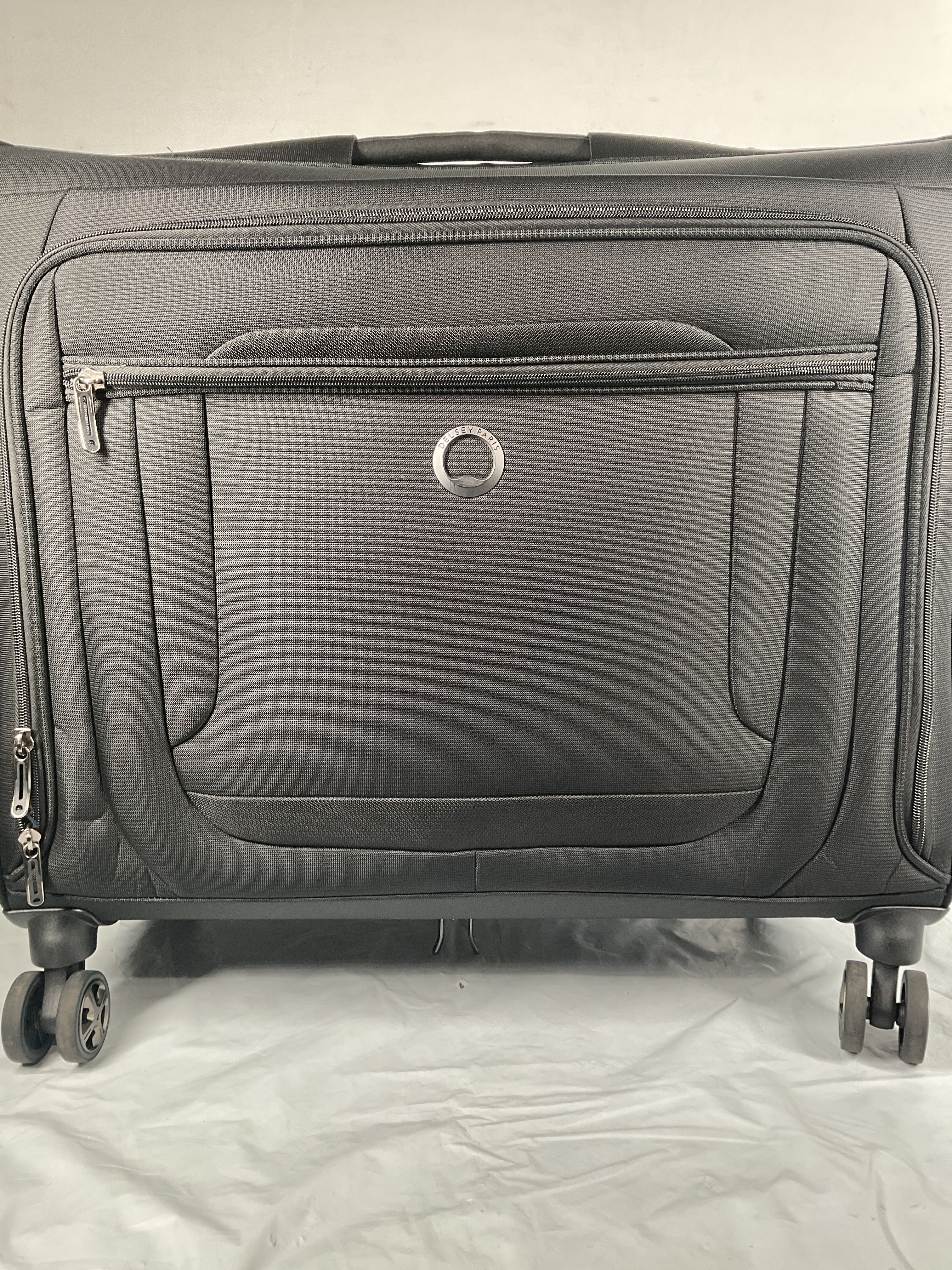 DELSEY Paris Helium DLX Carryon Garment Bag with Spinner Wheels ( Black , 24 Inch ) Black 24 Inch U7