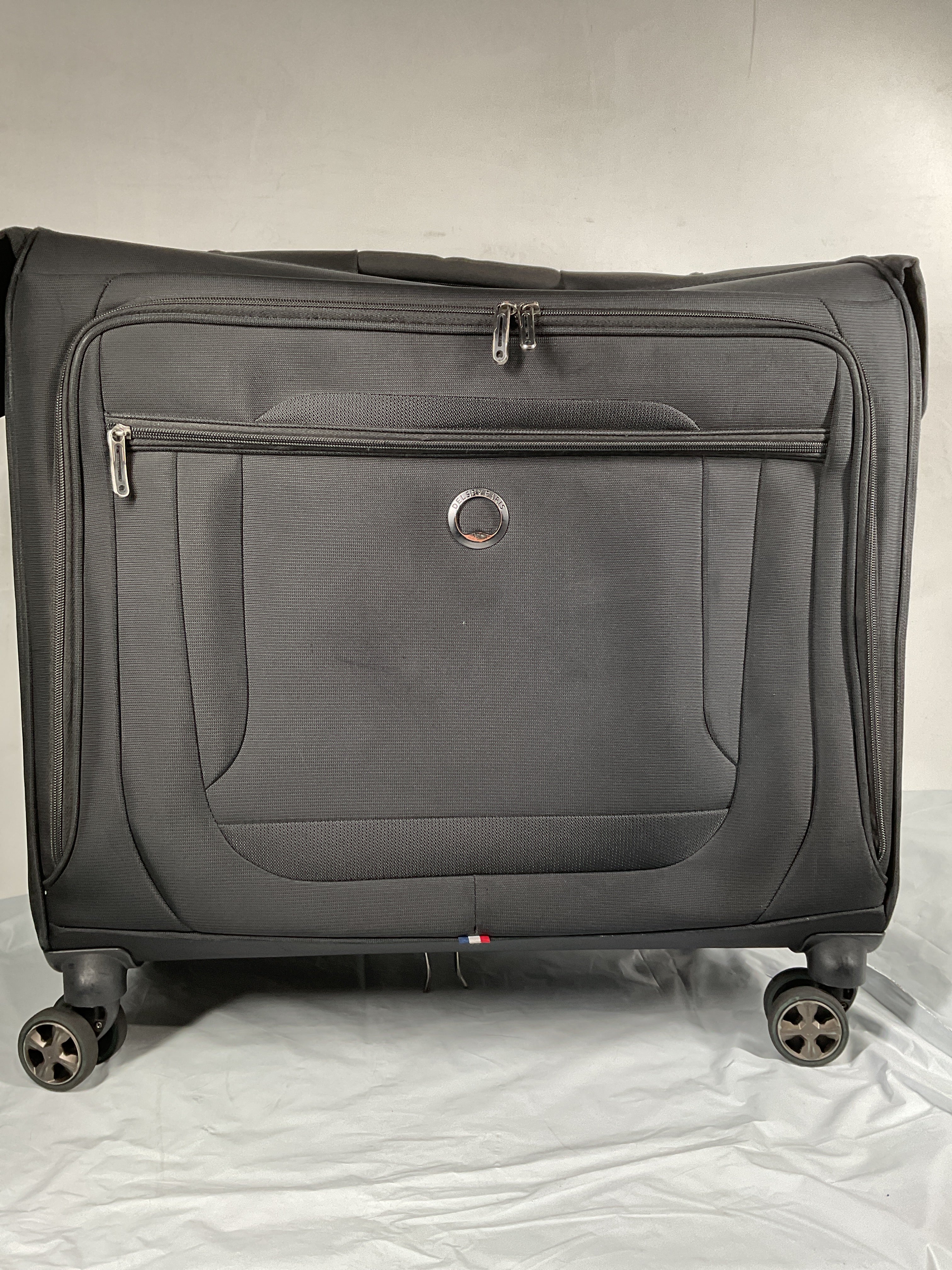 DELSEY Paris Helium DLX Carryon Garment Bag with Spinner Wheels ( Black , 24 Inch ) Black 24 Inch U8
