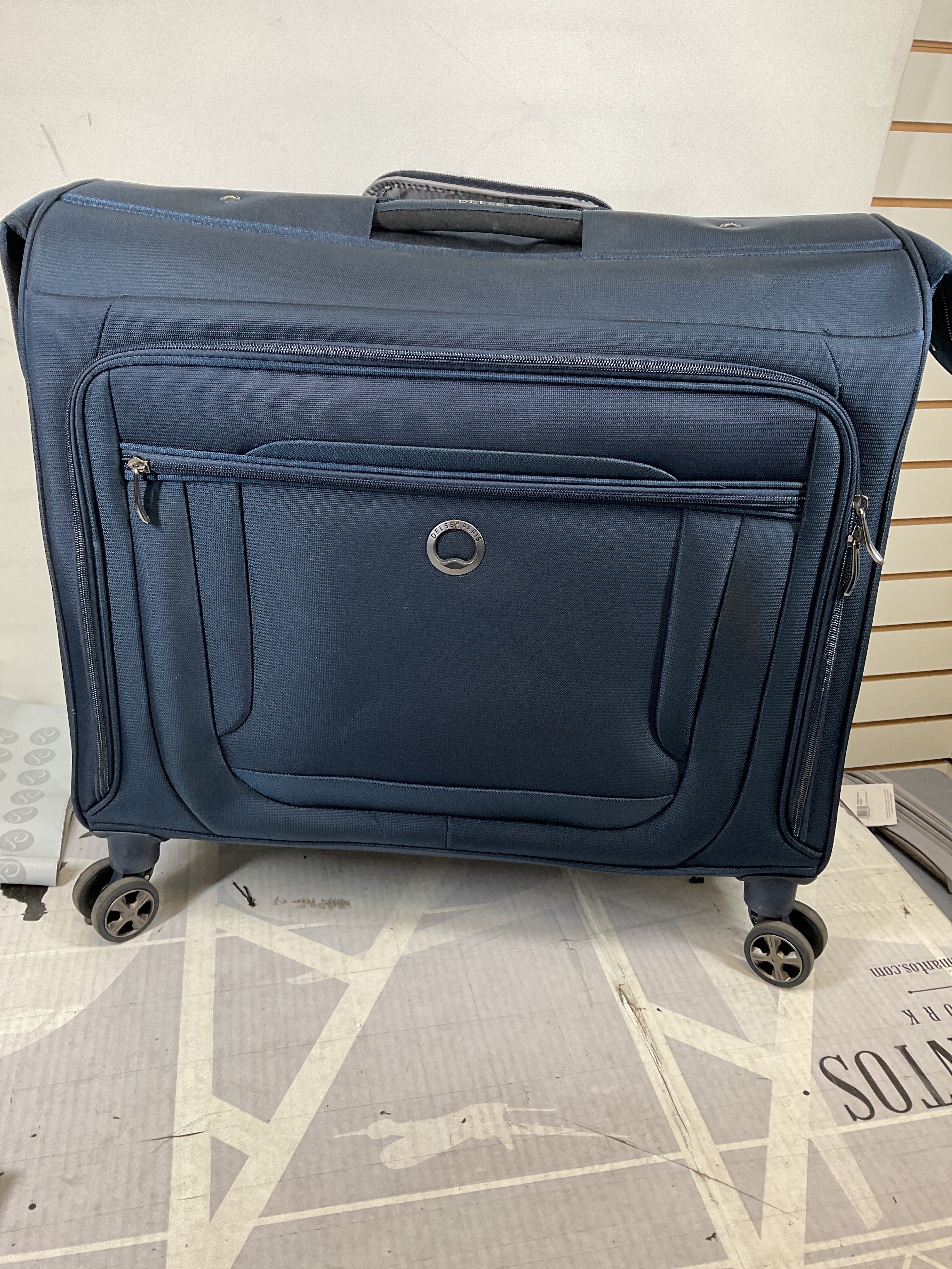 DELSEY Paris Helium DLX Carryon Garment Bag with Spinner Wheels ( Navy Blue , Garment Bag ) Navy Blue Garment Bag U10