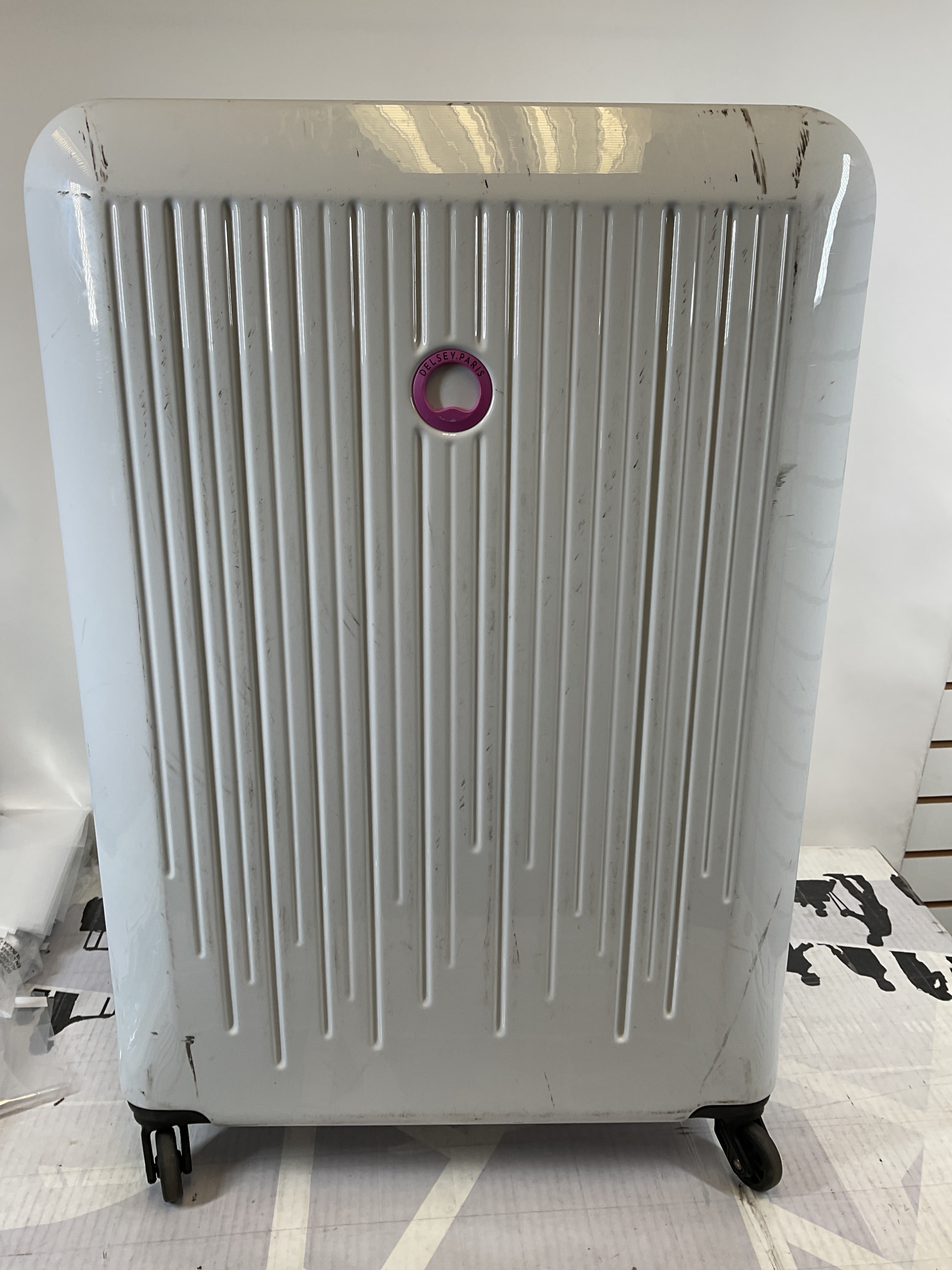 Delsey Paris Christine Hardside Expandable Luggage with Spinner Wheels ( White with Mauve Trim , Checked-Large 28 Inch ) White with Mauve Trim Checked Large 28 Inch U3