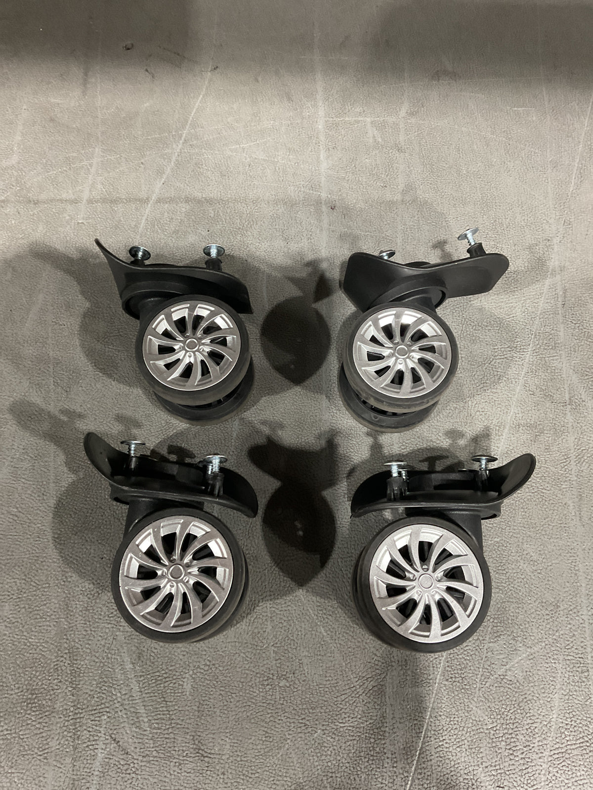 Delsey Paris Jessica Gold Large Set of 4 Wheels U18