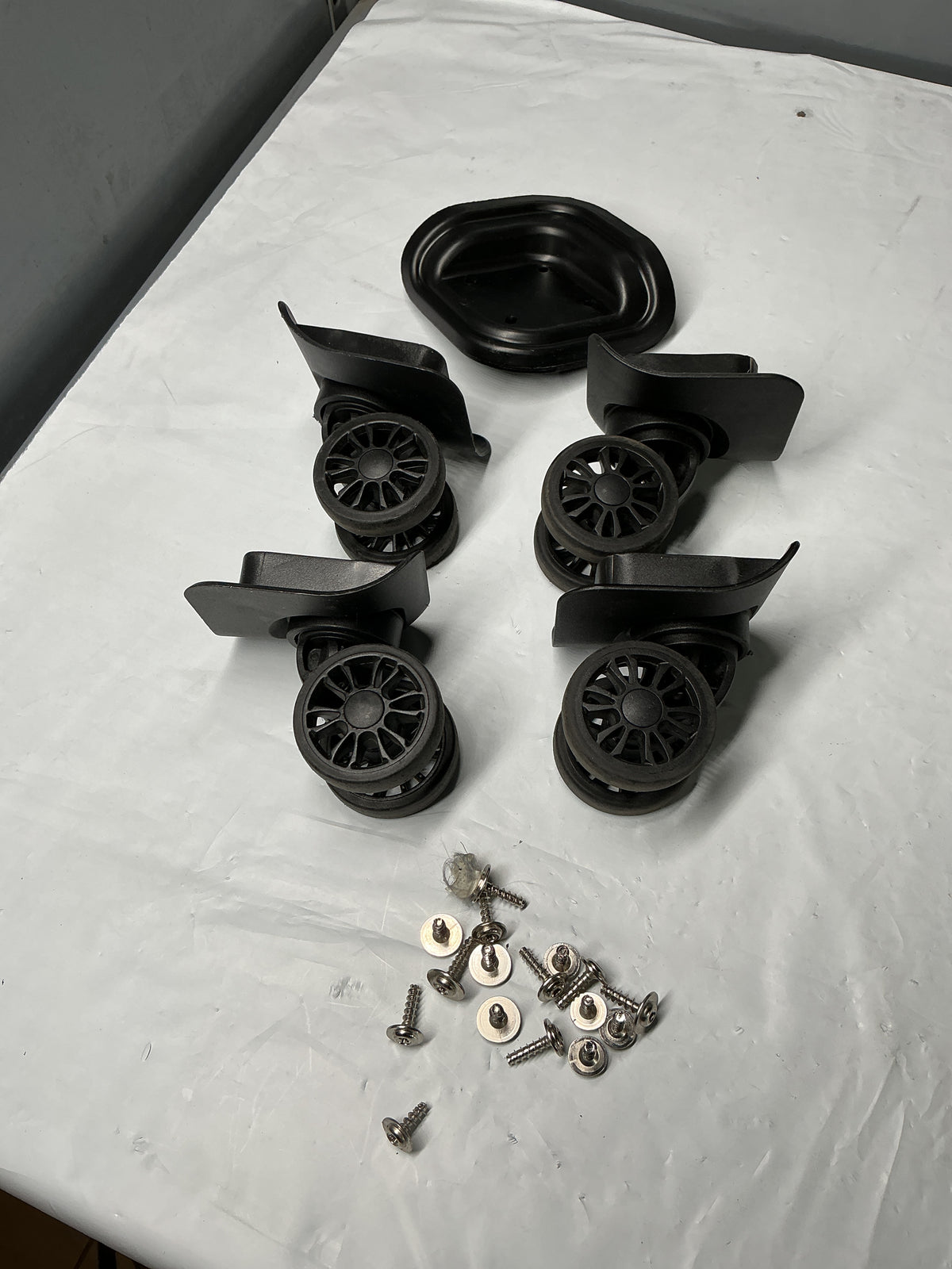 Delsey Paris Helium Aero Medium Set of 4 Wheels U76