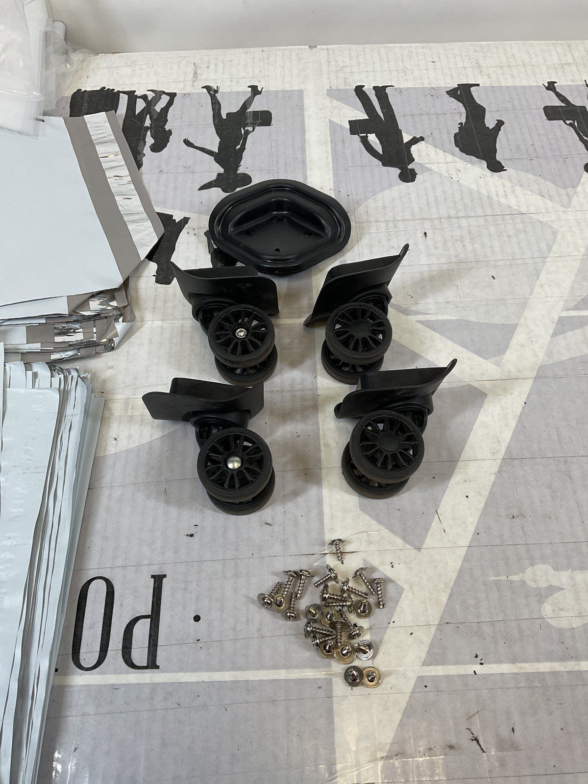 Delsey Paris Helium Aero Large Set of 4 Wheels U90