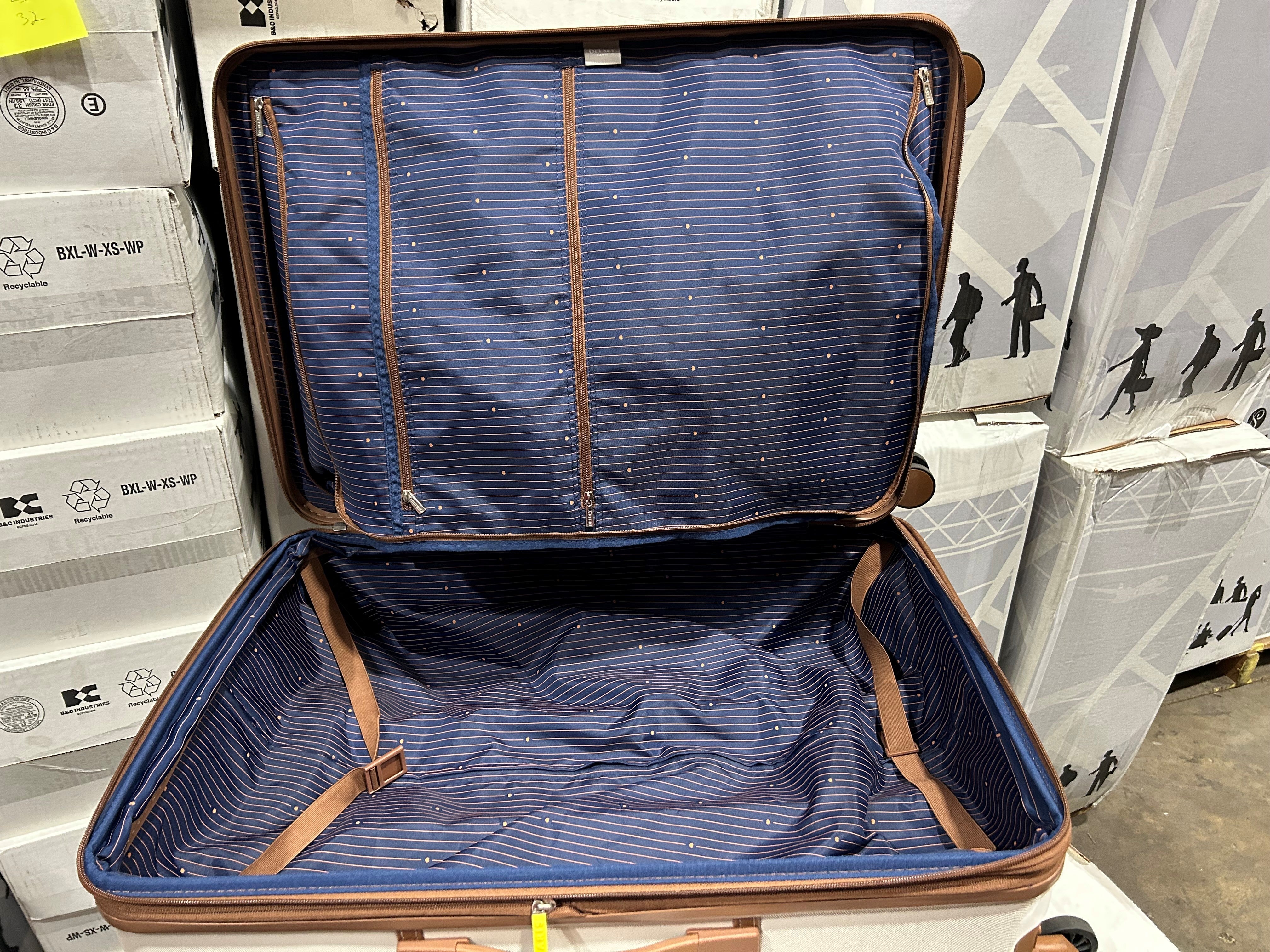 Delsey Paris Brigitte Angora 27 in Expandable Spinner Luggage U1
