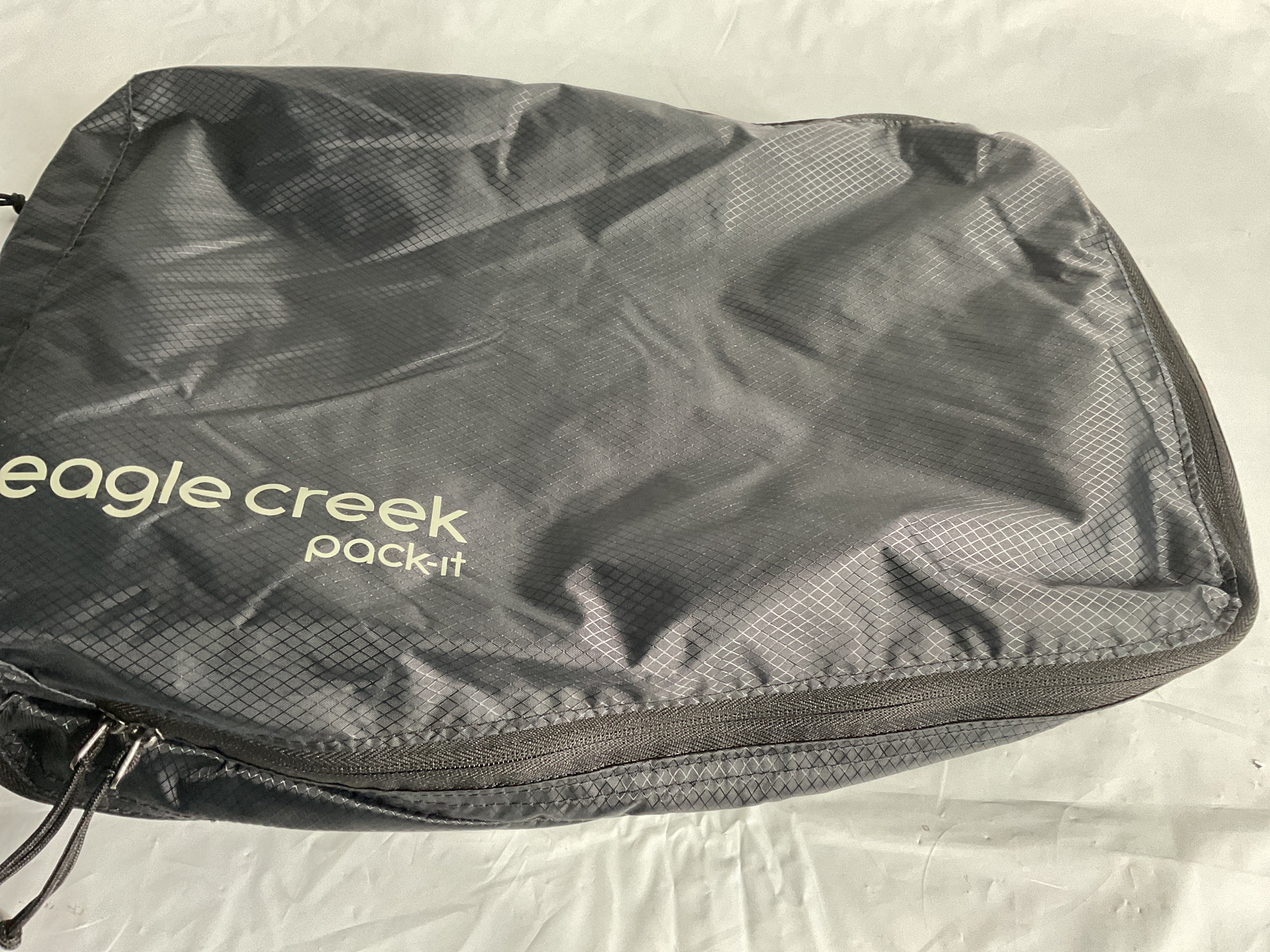 Eagle Creek Pack-It Isolate Clean/Dirty Cube M ( Black - Isolate (New) , Medium ) Black - Isolate (New) Medium U1