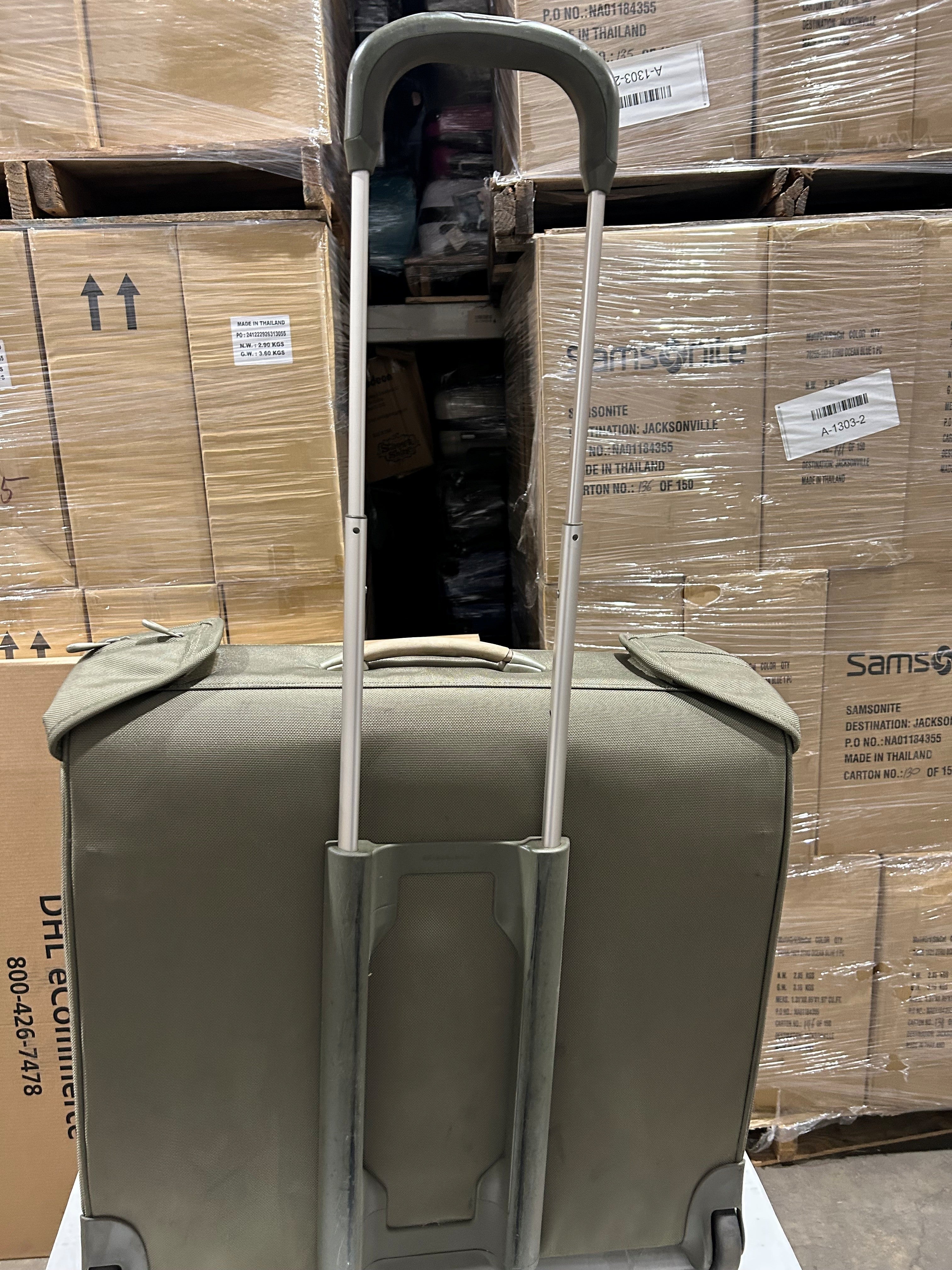 Briggs & Riley Baseline Wheeled Wardrobe Bag U1