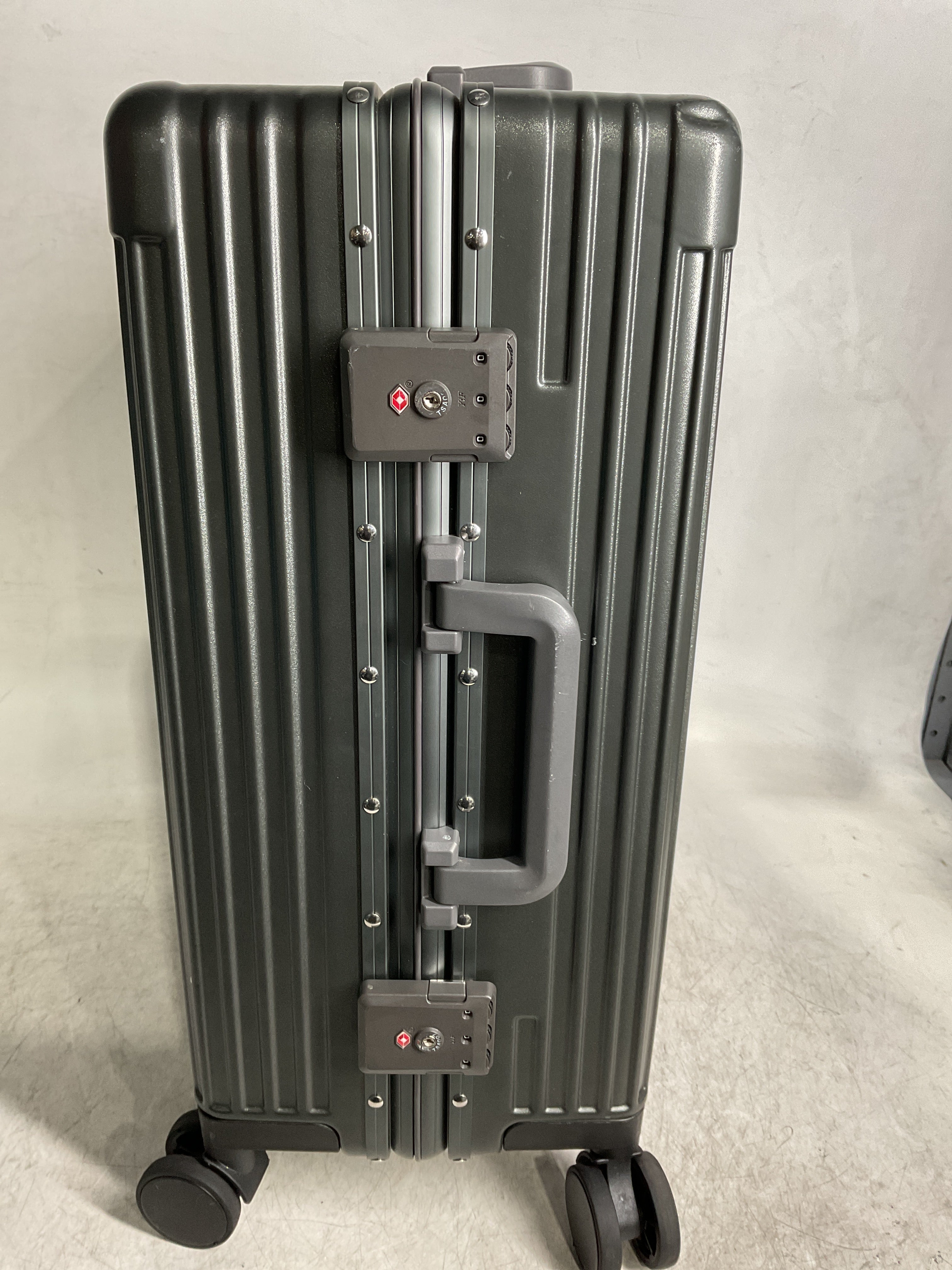 Generic 21 inch carry on Hardside luggage U1