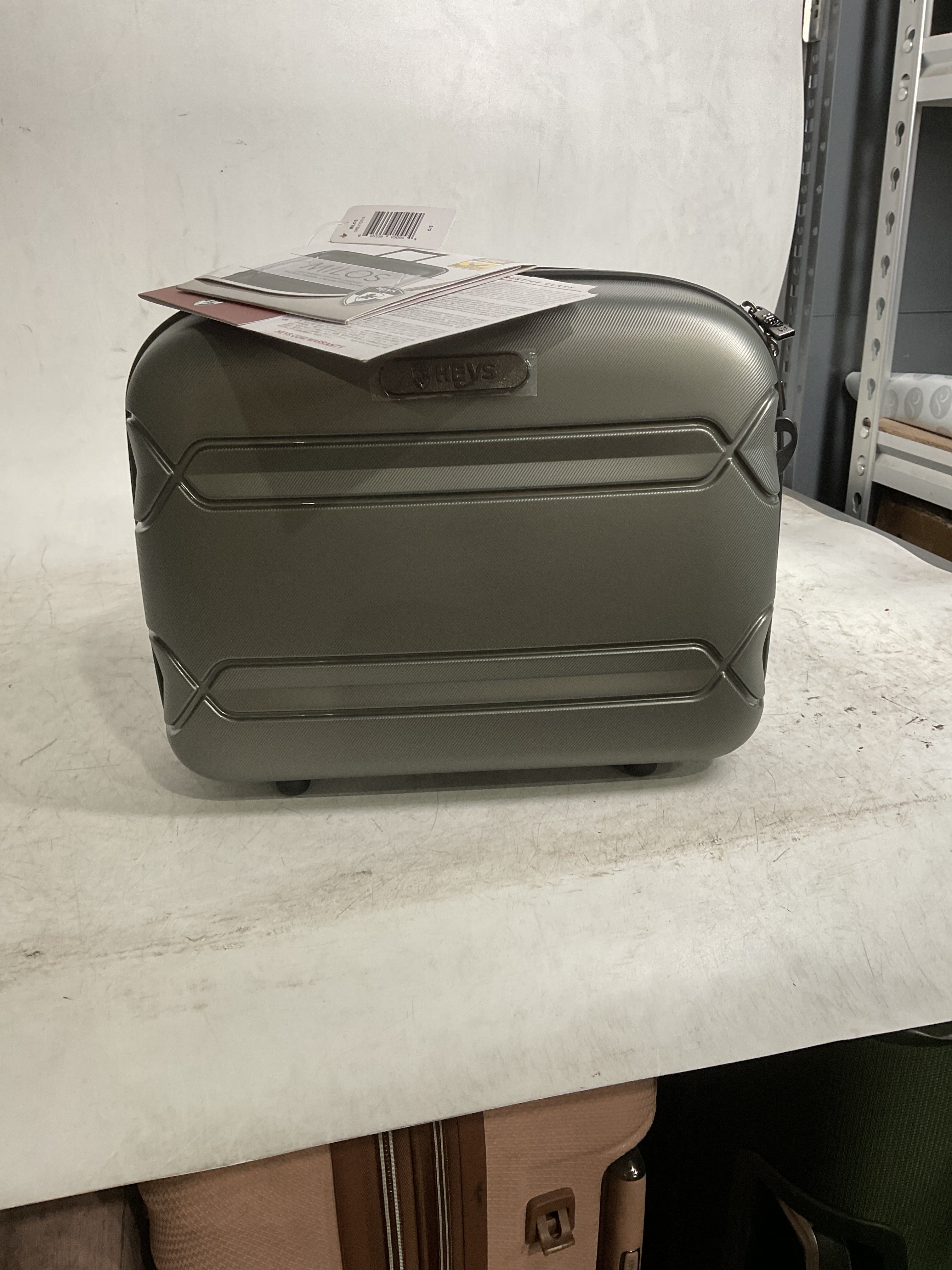 Heys Milos Beauty Case Hardside Lightweight and Crafted with Durable Duraflex, Textured Shell and Metallic Colors, Trolly Sleeve, Adjustable Shoulder Strap, Organize Makeup or Toiletries, Navy ( Grey , Beauty Case ) Grey Beauty Case U2