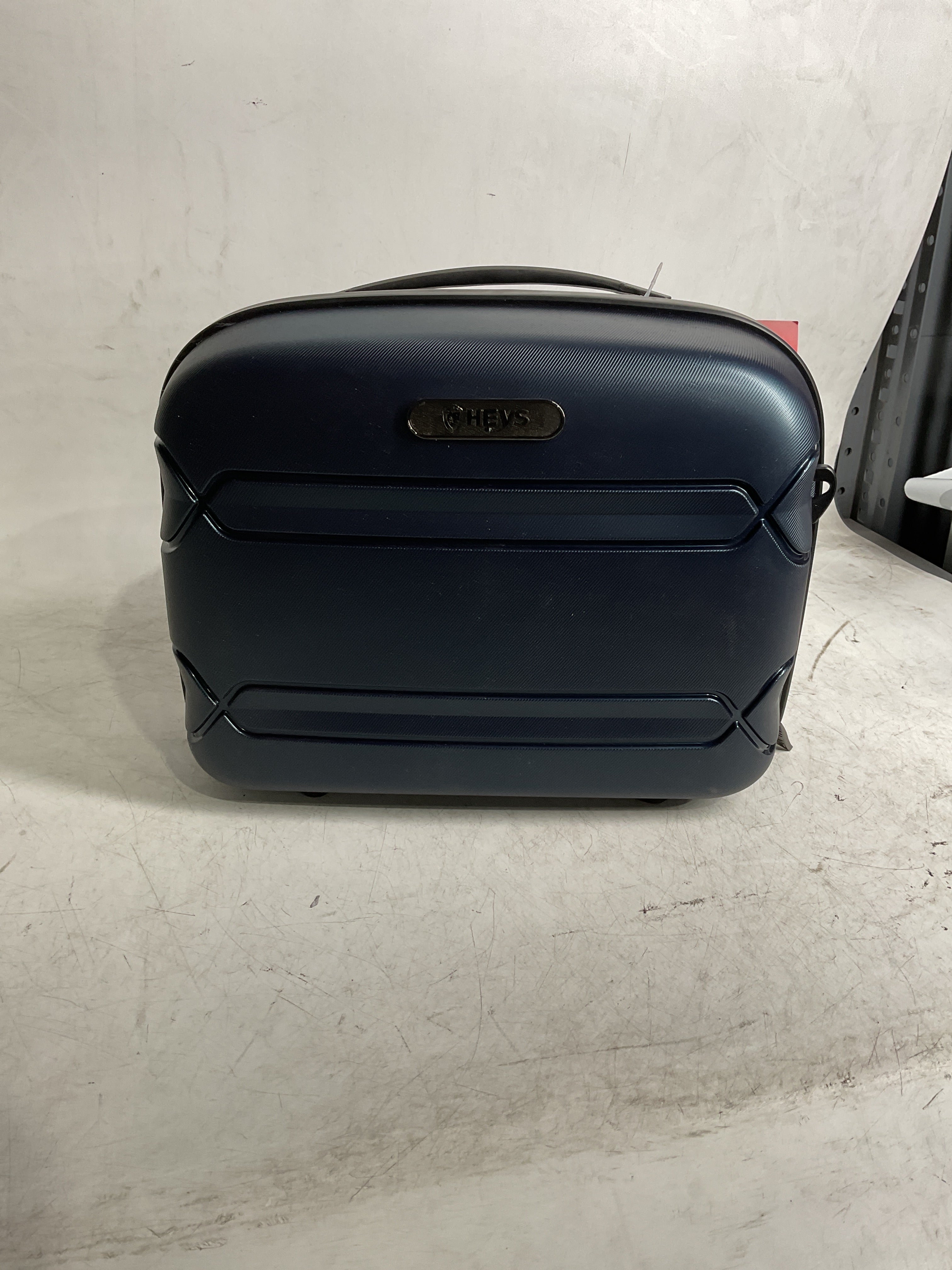 Heys Milos Beauty Case Hardside Lightweight and Crafted with Durable Duraflex, Textured Shell and Metallic Colors, Trolly Sleeve, Adjustable Shoulder Strap, Organize Makeup or Toiletries, Navy ( Navy , Beauty Case ) Navy Beauty Case U1