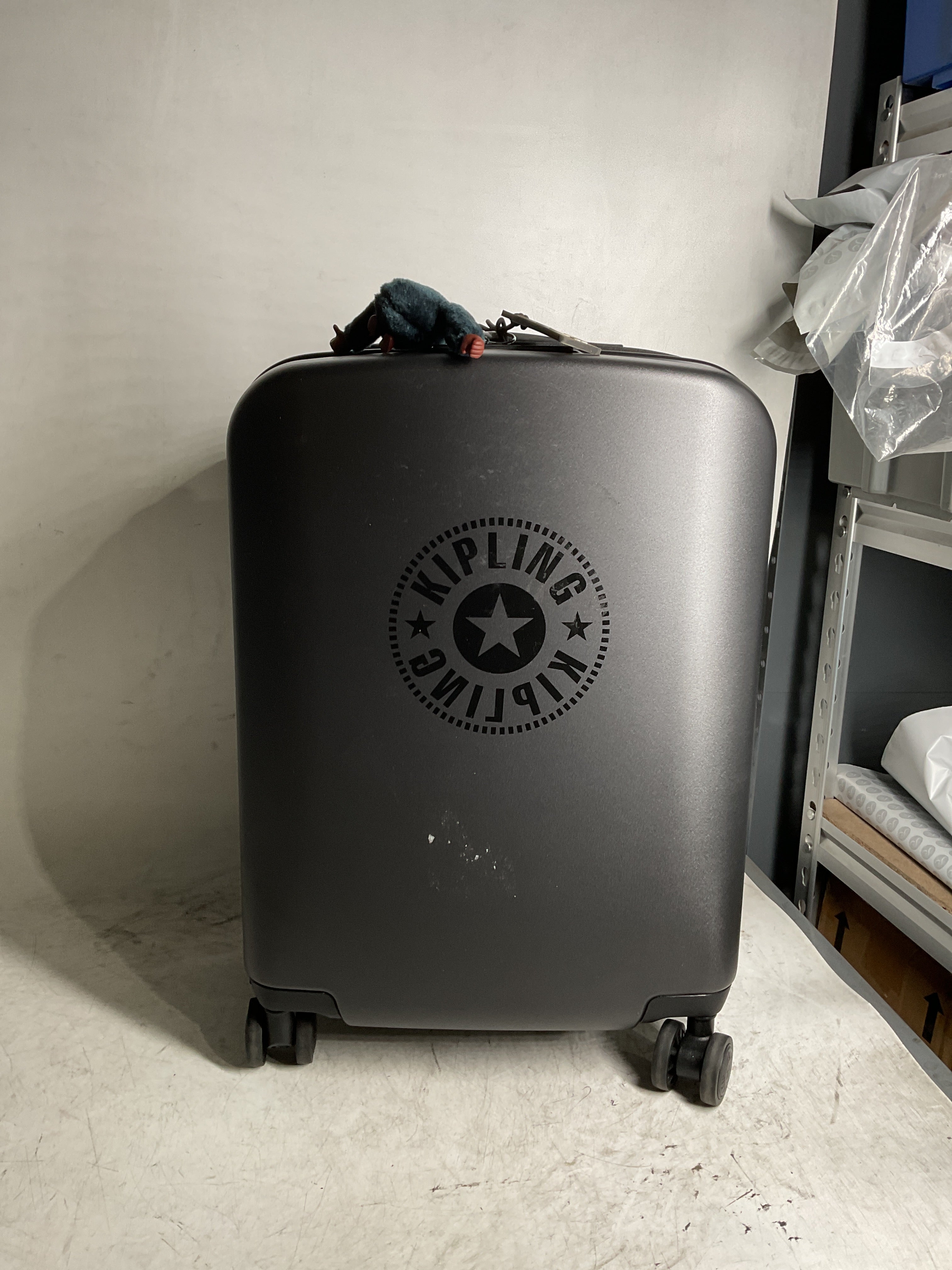 Kipling Curiosity Small Hardshell Spinner Suitcase ( Raw Black , One Size ) Raw Black One Size U1