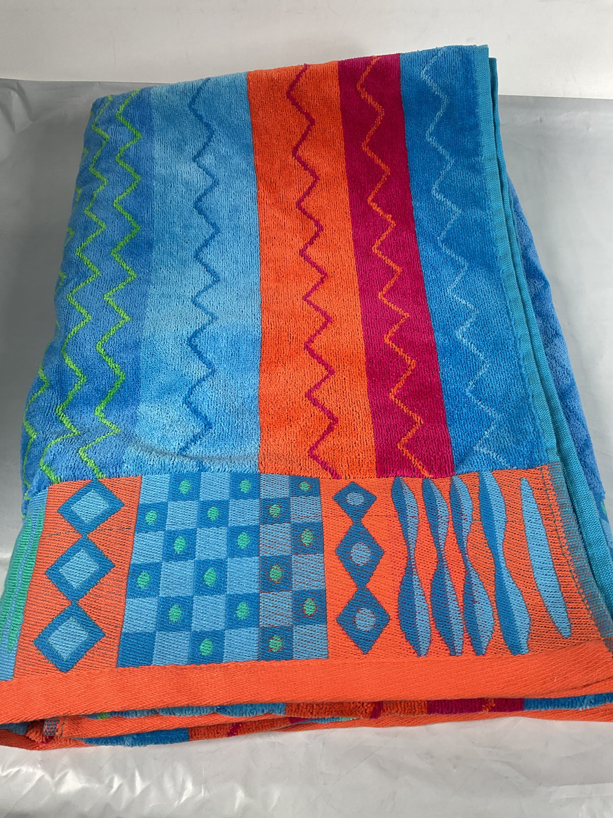 Kirkland Signature Beach Towel Multi Color Size 40 in x 72 in or 101 cm x 192 cm U1