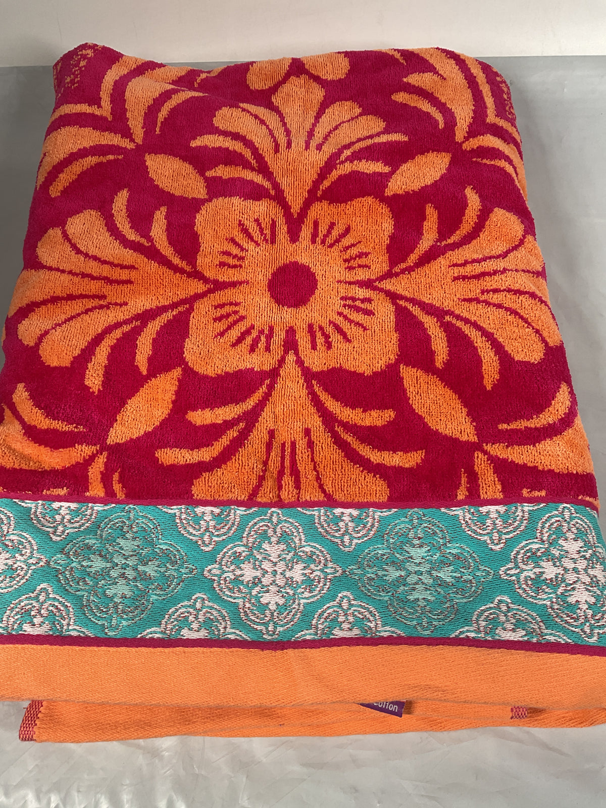 Kirkland Signature Beach Towel Orange and Pink Size 40 in x 72 in or 101 cm x 192 cm U1  U1