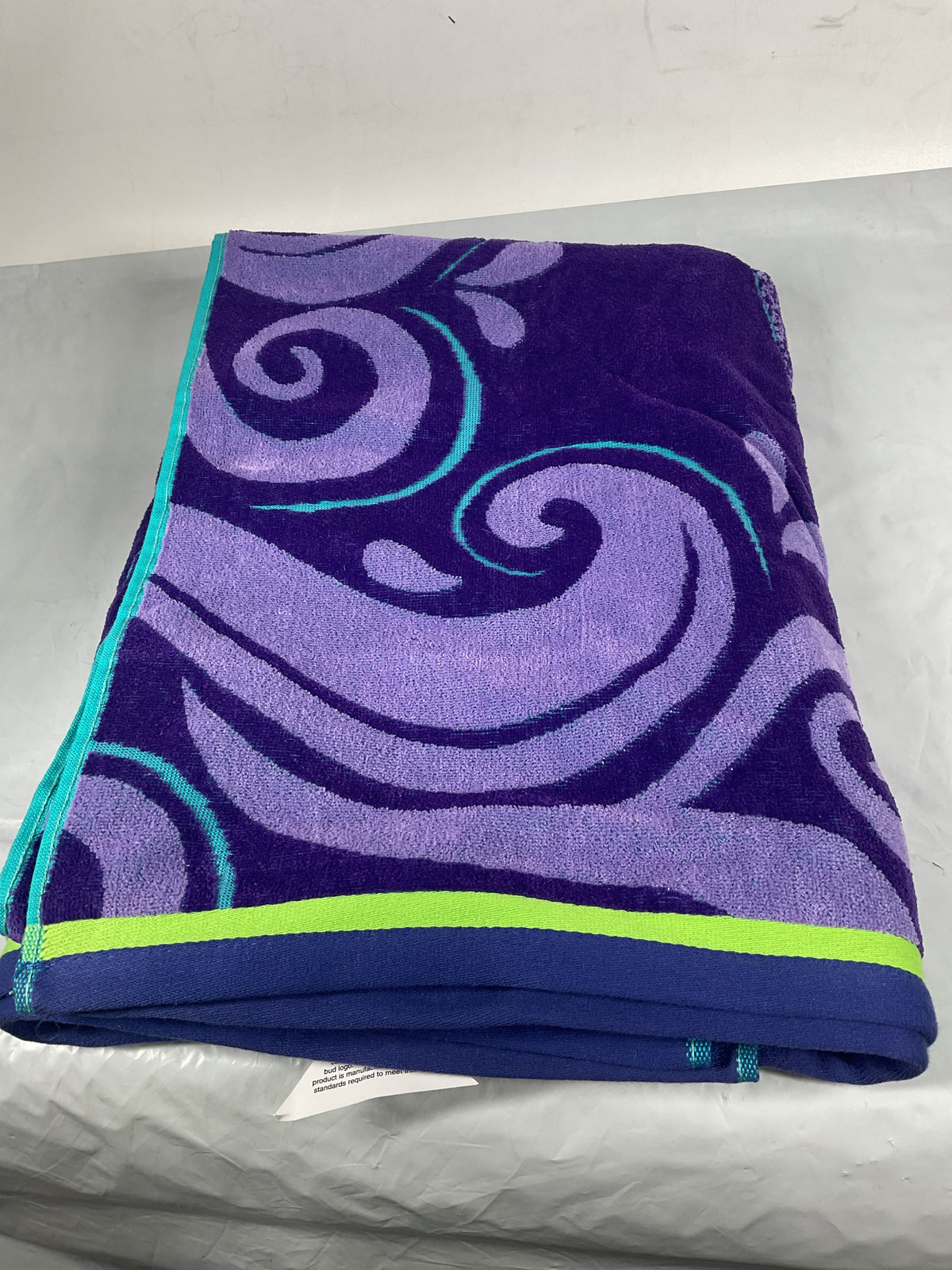 Kirkland Signature Towel Beach Purple Size 40 in x 72 in or 101 cm x 182 cm U1