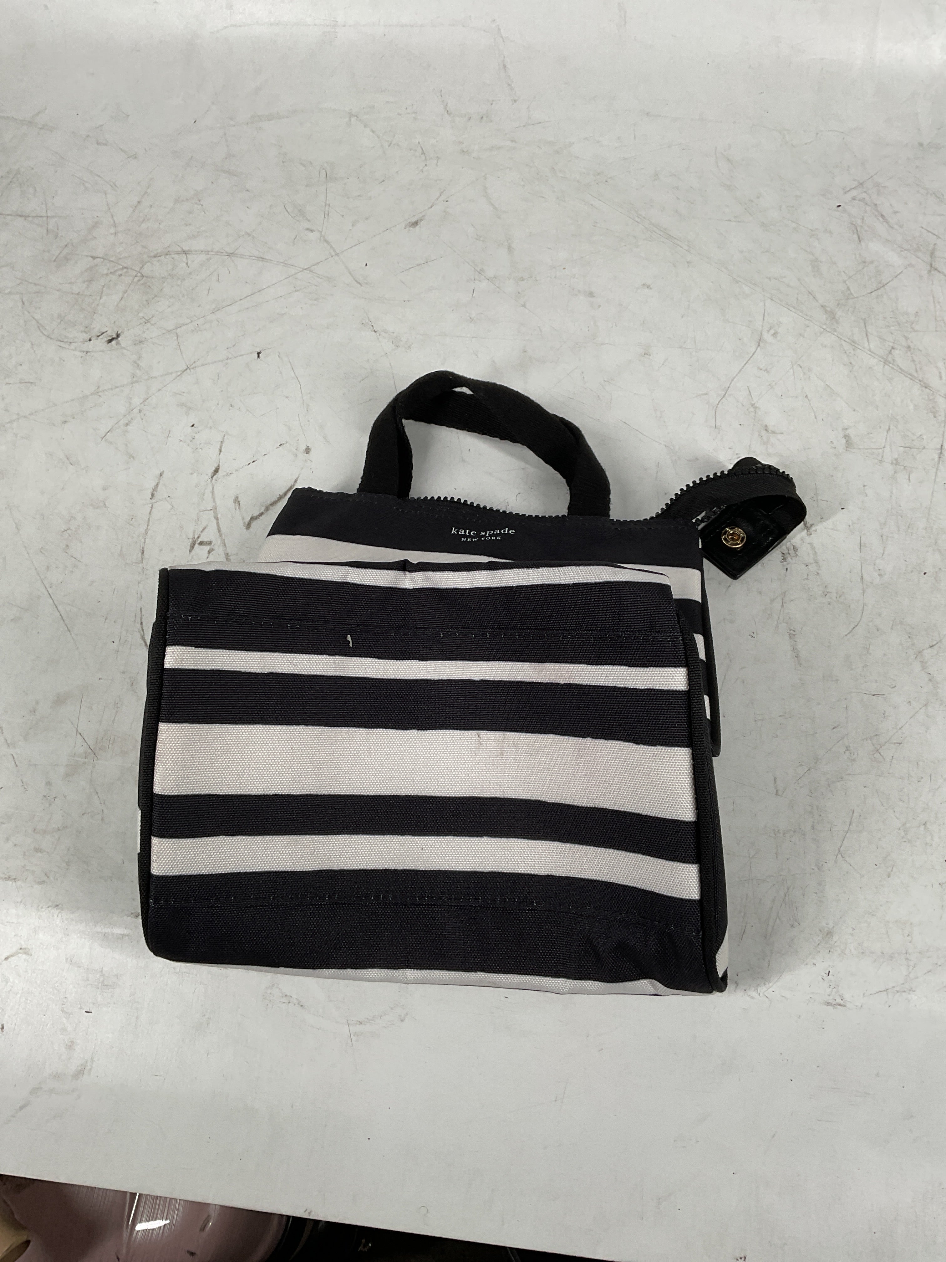 Kate Spade New York Black Portable Soft Cooler Lunch Bag, Thermal Tote with Silver Insulated Interior Lining and Storage Pocket, Sarah Stripe Sarah Stripe M U1