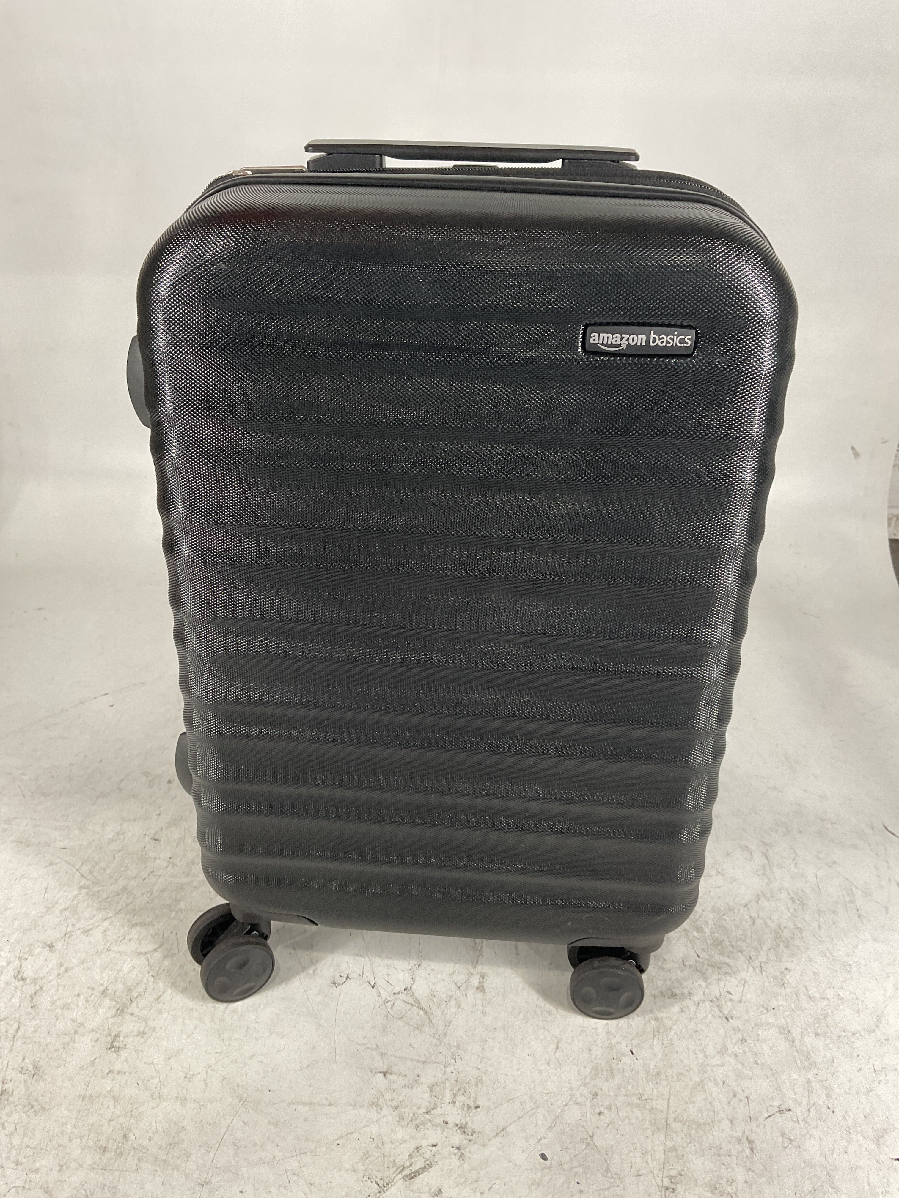 Amazon Basics Expandable Hardside Carry-On Luggage, Suitcase with Wheels, 21-Inch Spinner with Four Spinner Wheels and Scratch-Resistant Surface, Black U2