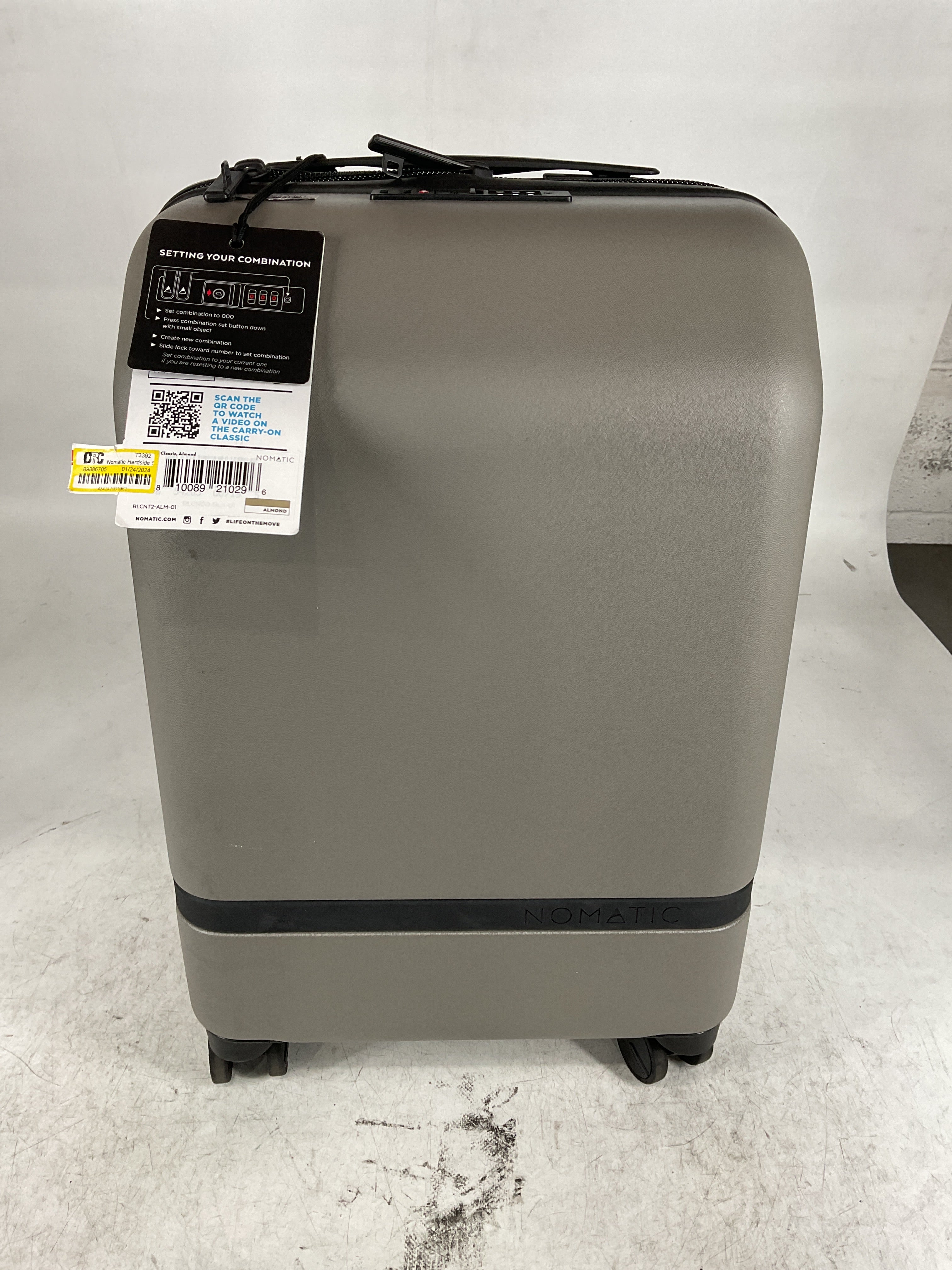 NOMATIC Hardside 4 Wheel, Spinner Luggage, TSA Lock, Unisex U1