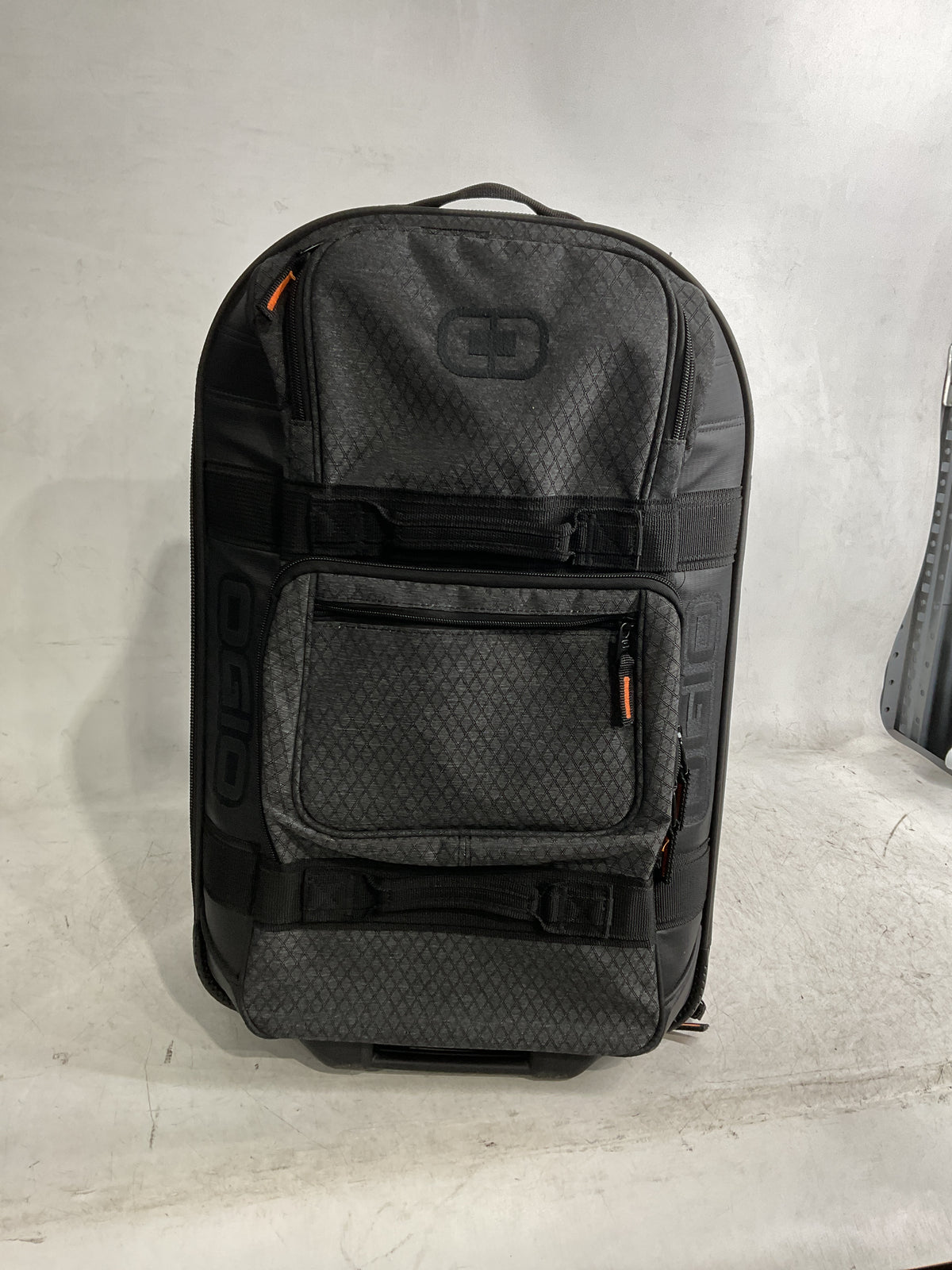 Ogio 22 in Rollboard Carry On Black U1