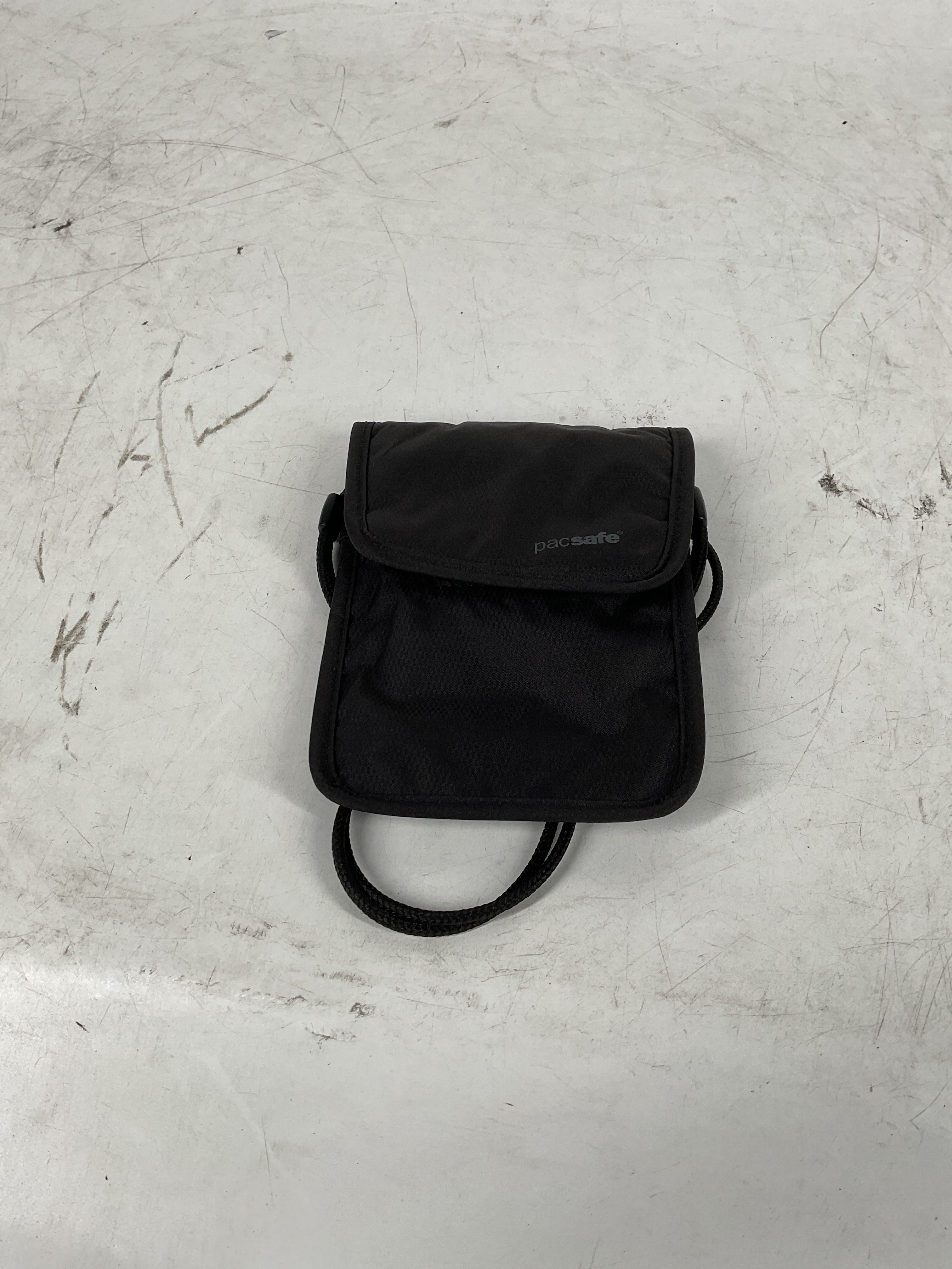 Pacsafe Coversafe 75 Neck Pouch with Slashproof Chain Black One Size U1